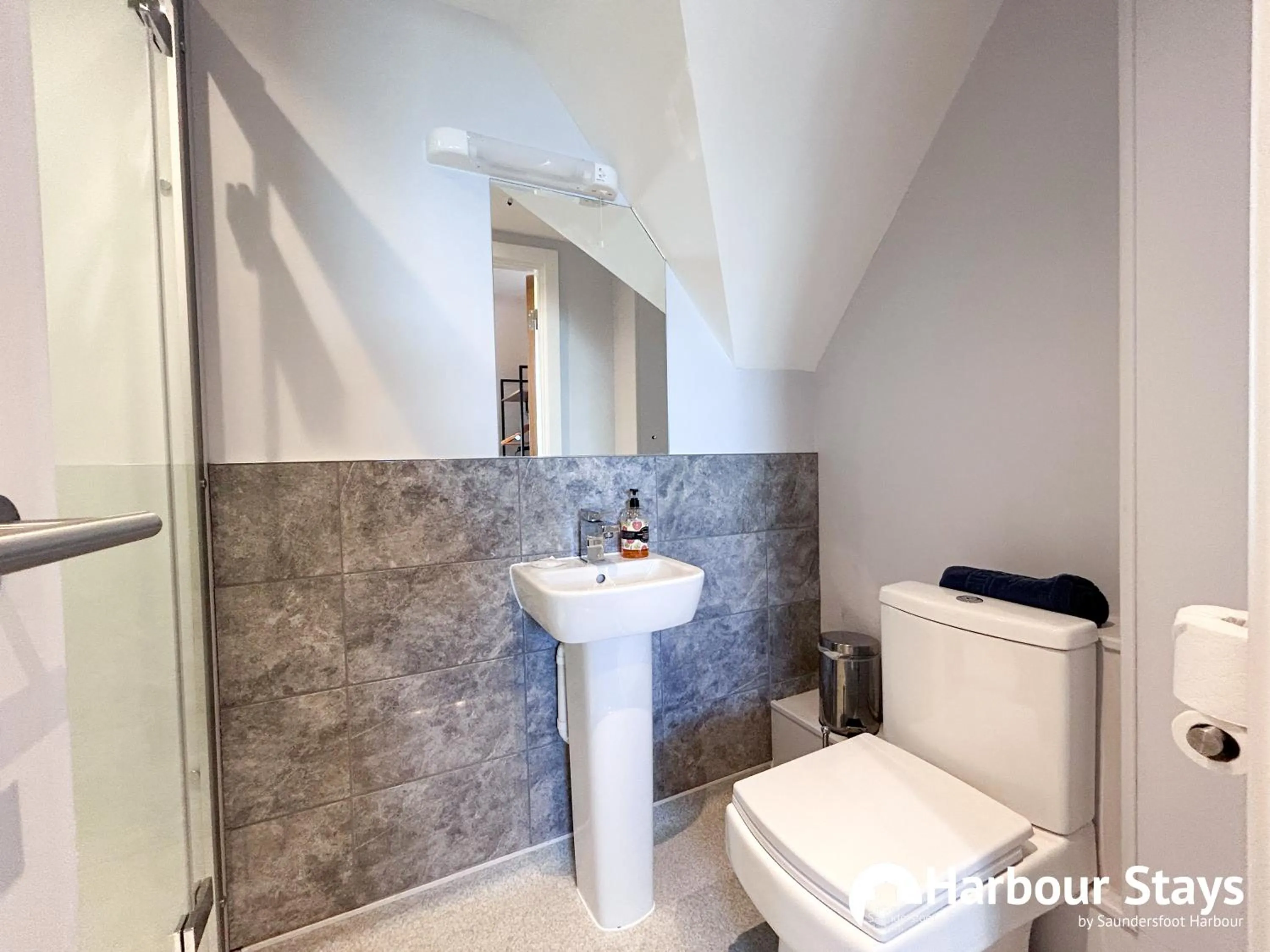 Shower in Harbour Stays at Ocean Square