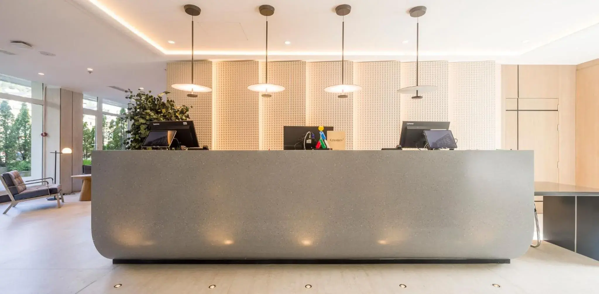 Lobby or reception in Hotel Ilunion San Sebastián Lobby or reception in Hotel Ilunion San Sebastián