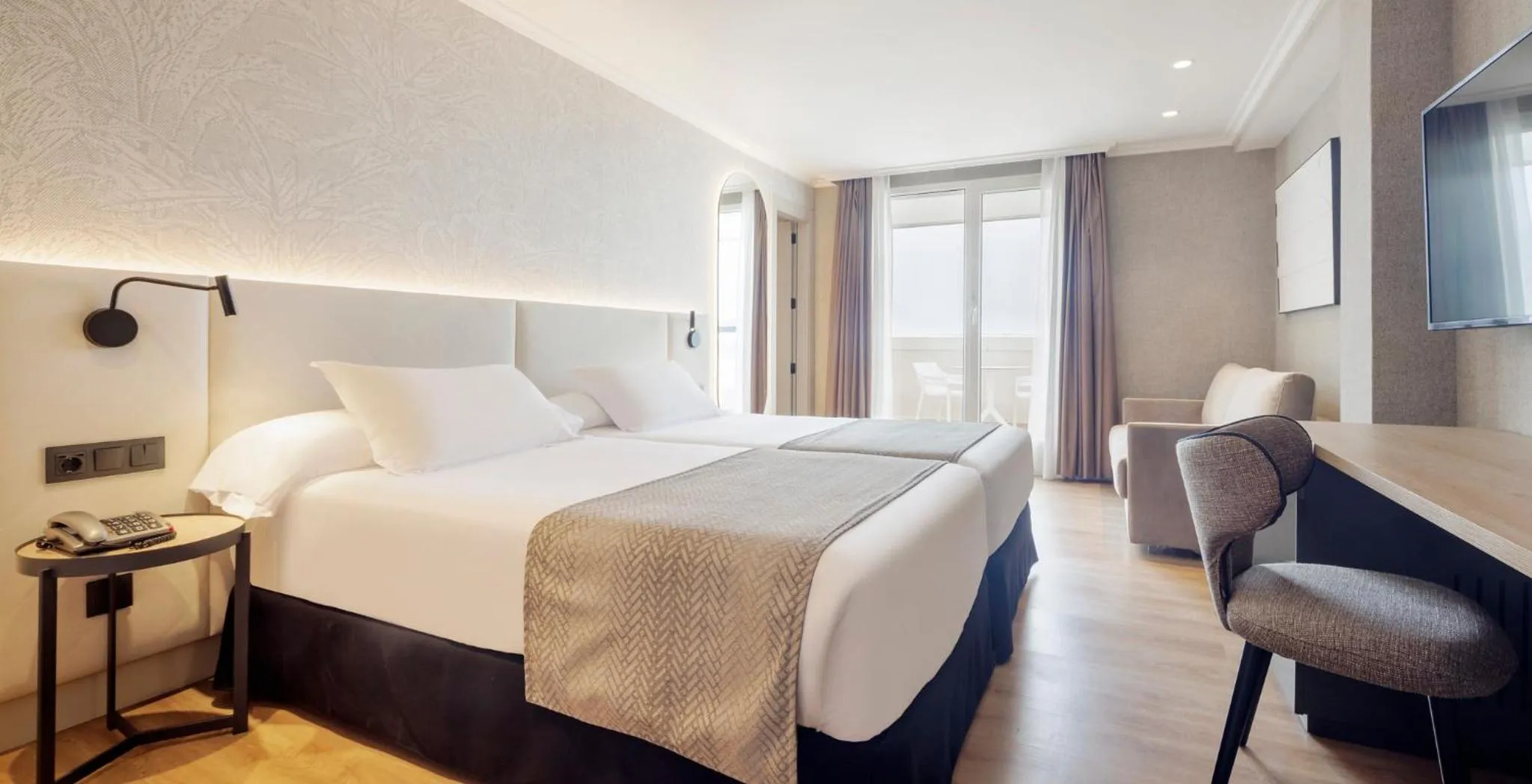 Bedroom, Bed in Hotel Ilunion San Sebastián