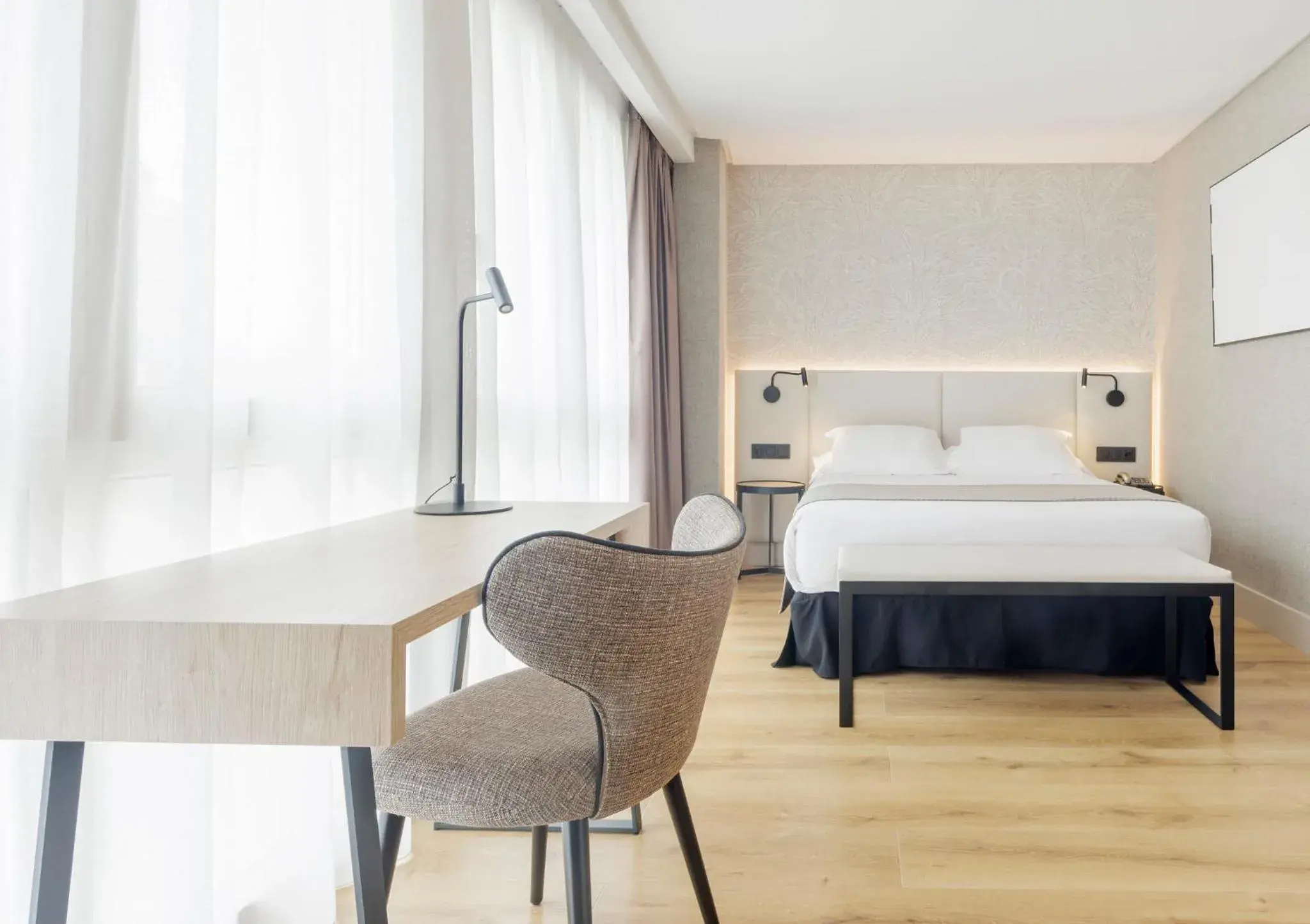 Bedroom, Bed in Hotel Ilunion San Sebastián Bedroom, Bed in Hotel Ilunion San Sebastián