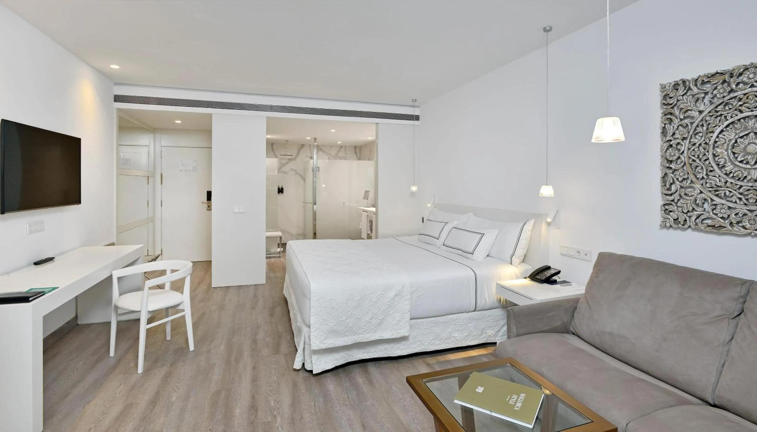 Property building, Bed in Meliá Cala d'Or Boutique Hotel