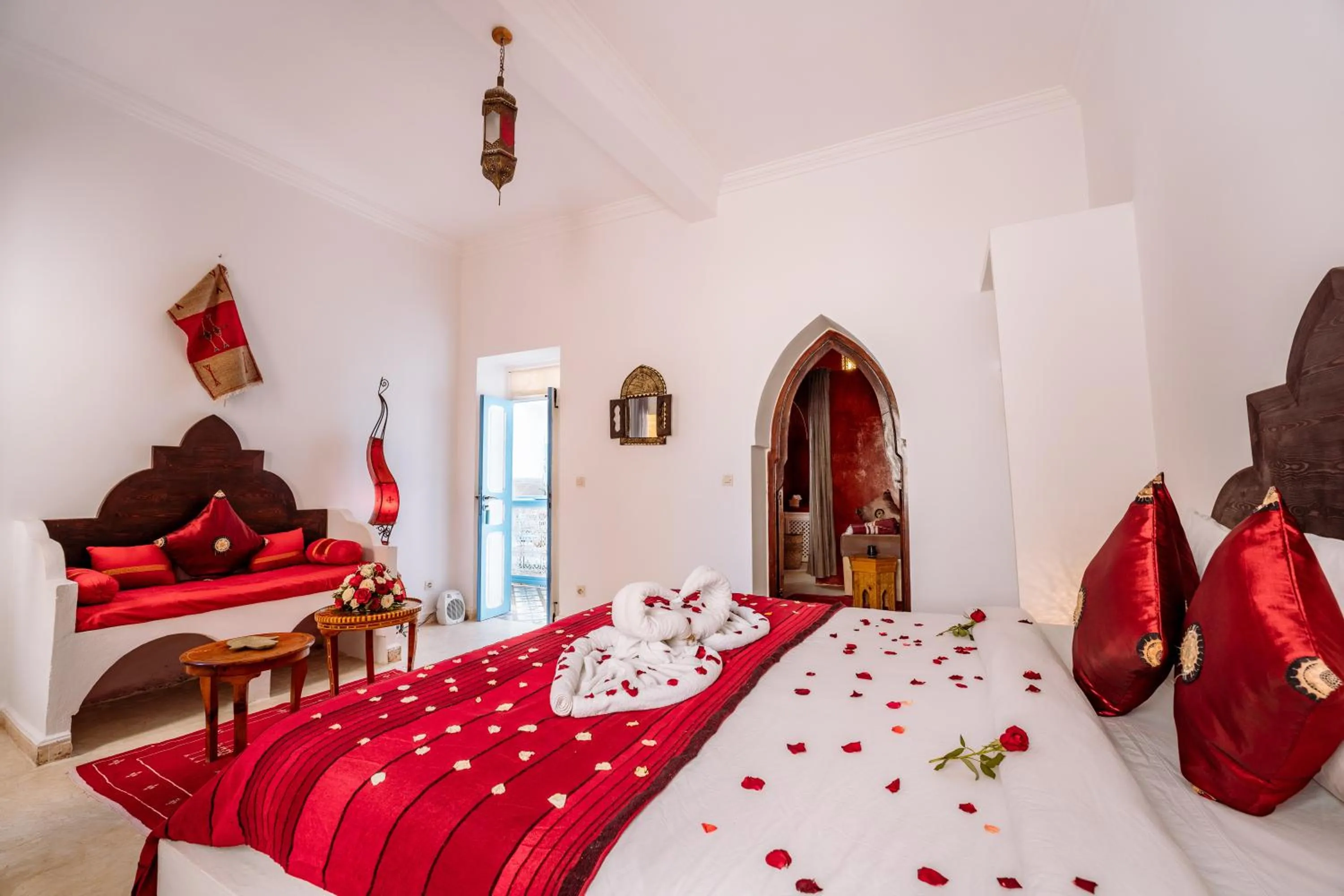 Photo of the whole room, Bed in RIAD AMANA
