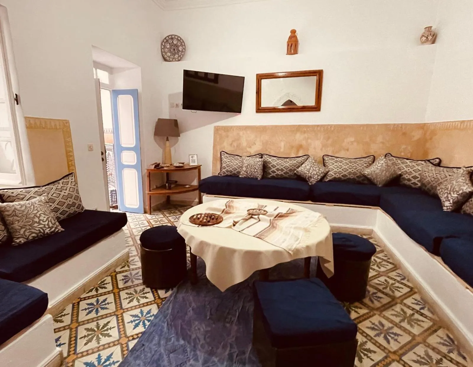 Communal lounge/ TV room, Bed in RIAD AMANA