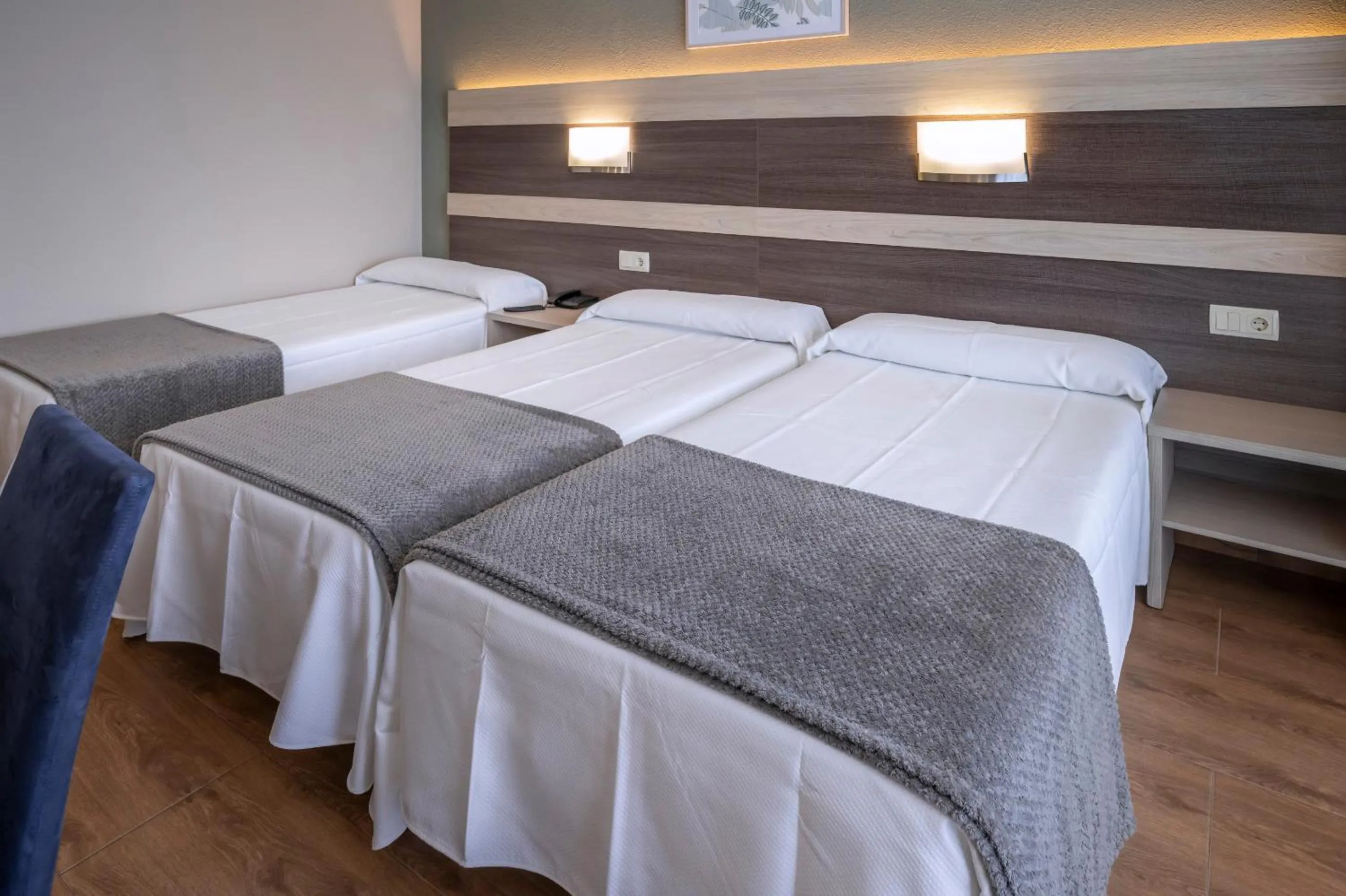 Photo of the whole room, Bed in 4R Playa Park