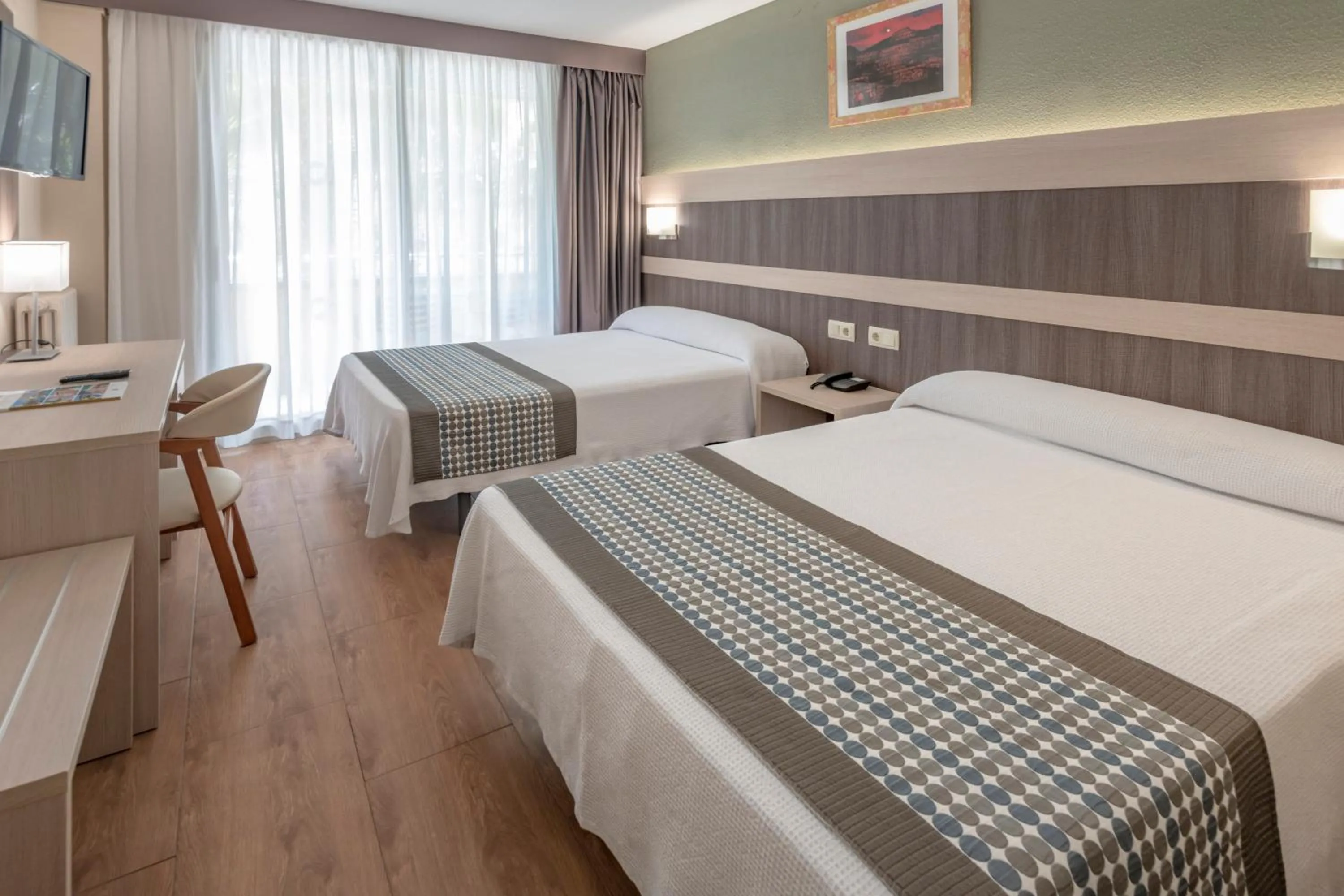 Photo of the whole room, Bed in 4R Playa Park