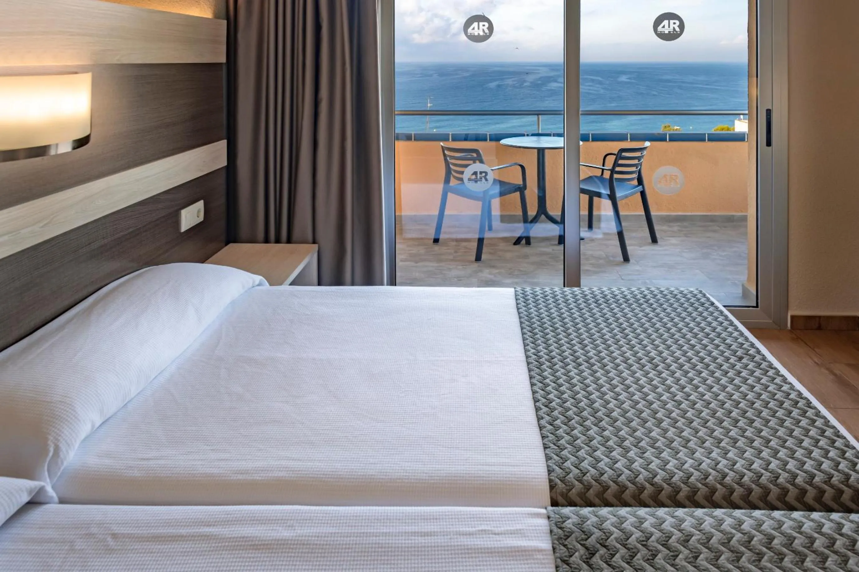 Photo of the whole room, Bed in 4R Playa Park