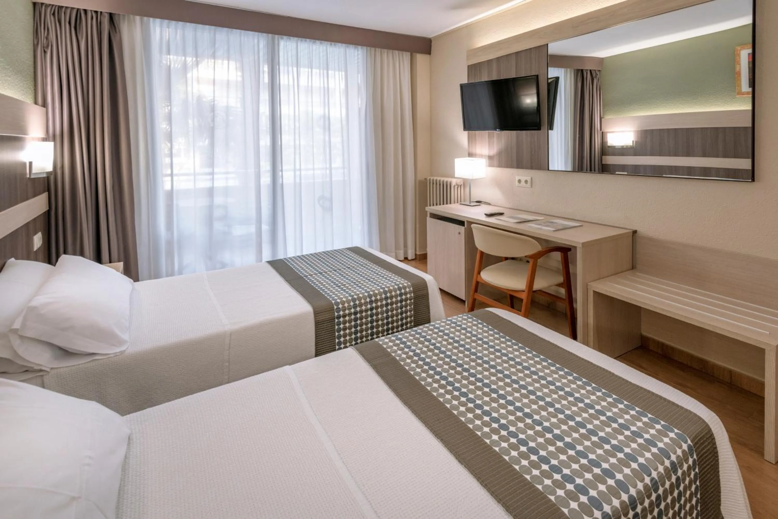 Photo of the whole room, Bed in 4R Playa Park