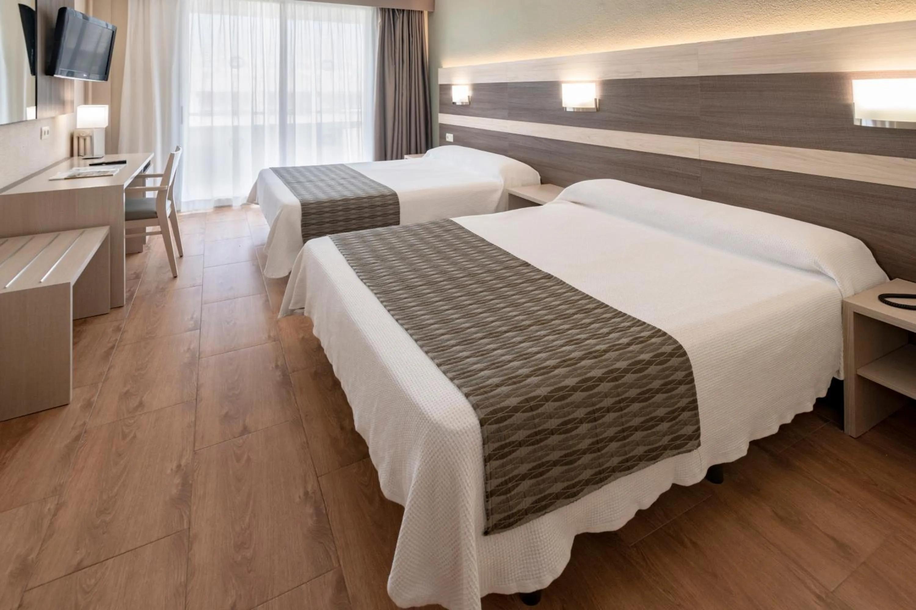 Photo of the whole room, Bed in 4R Playa Park