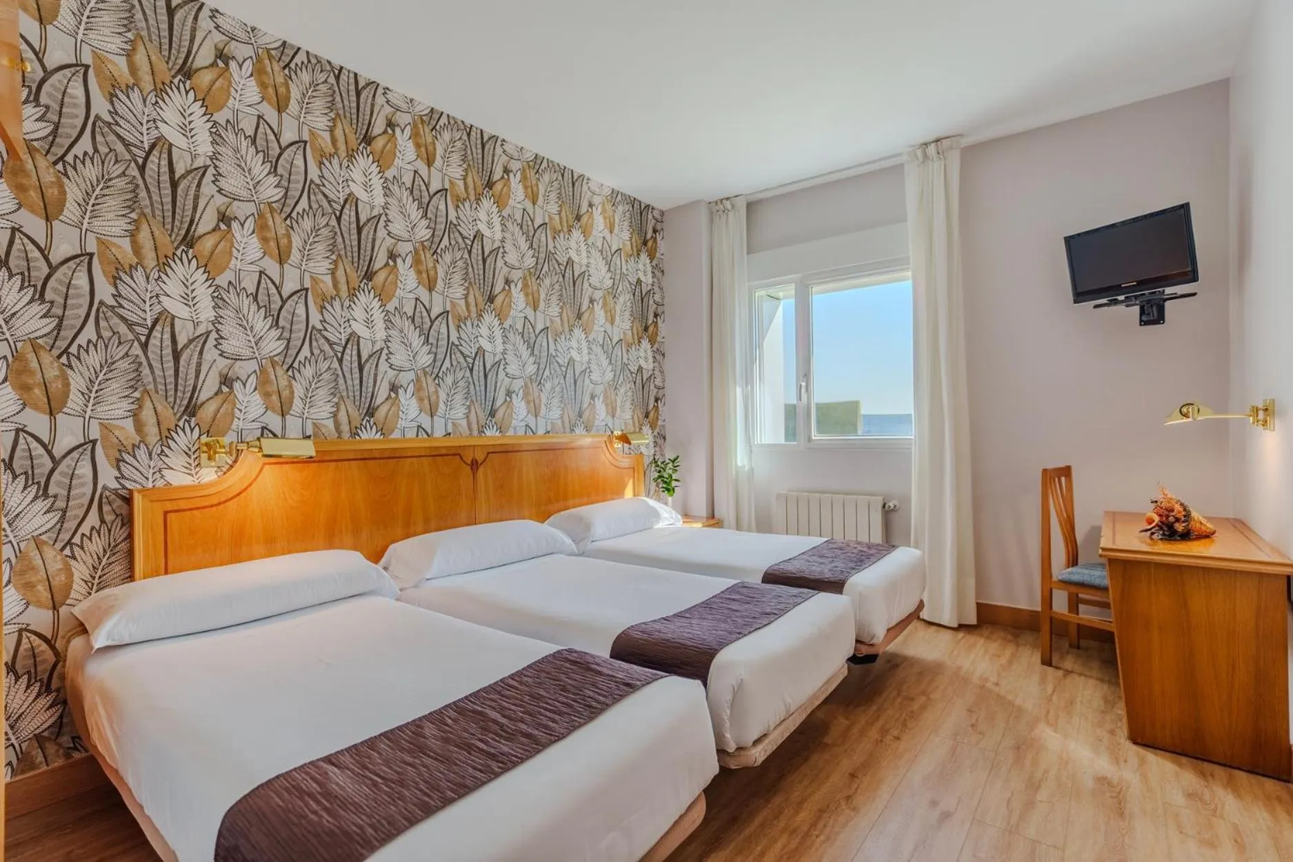 Triple Room with 3 Beds in Hotel Rey Arturo Burgos