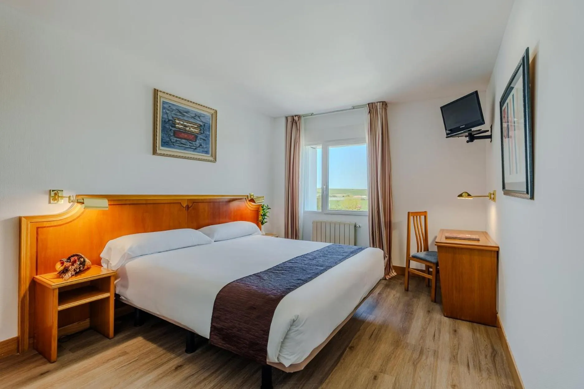 Other, Bed in Hotel Rey Arturo Burgos