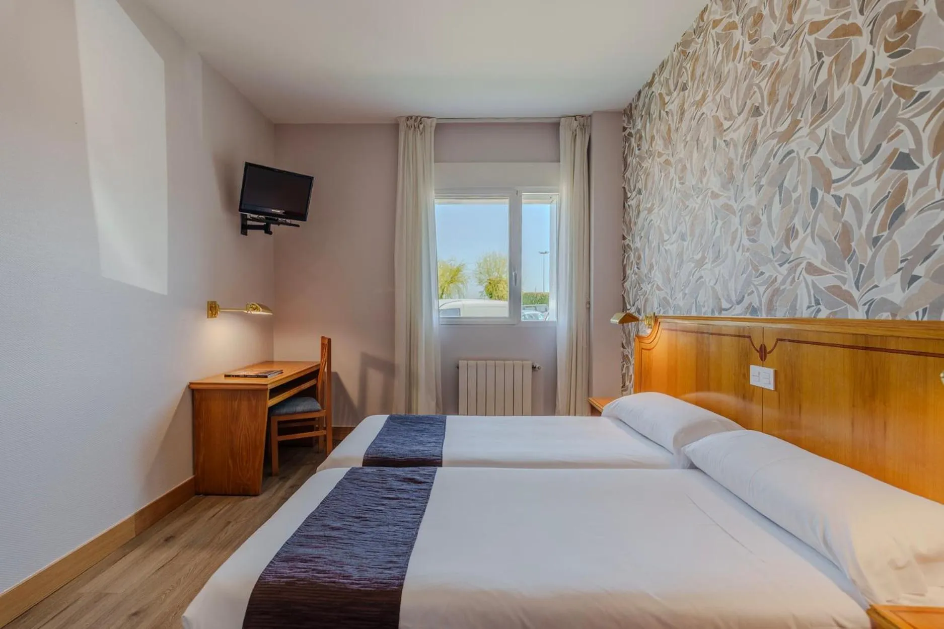 Other, Bed in Hotel Rey Arturo Burgos