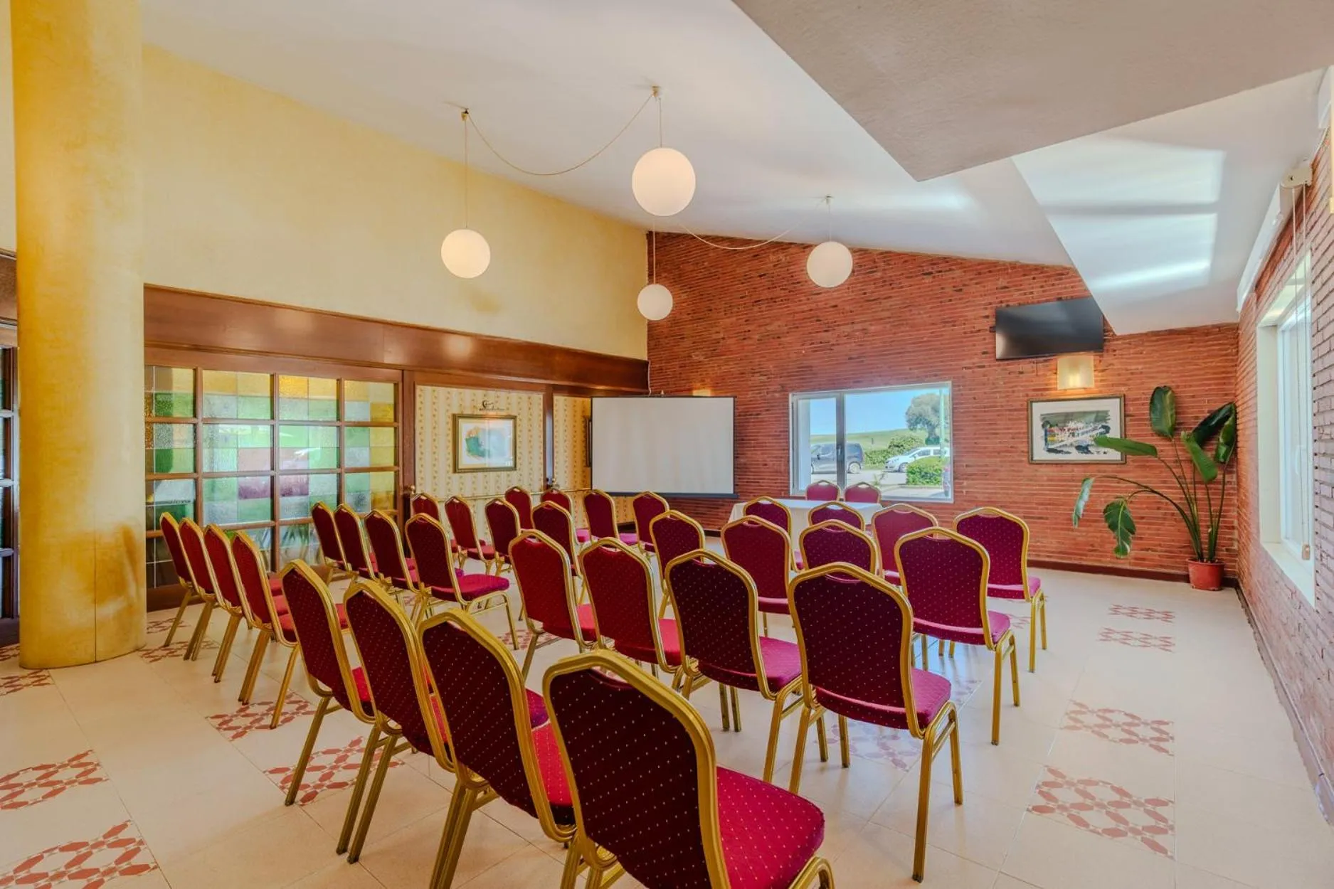 Communal lounge/ TV room in Hotel Rey Arturo Burgos