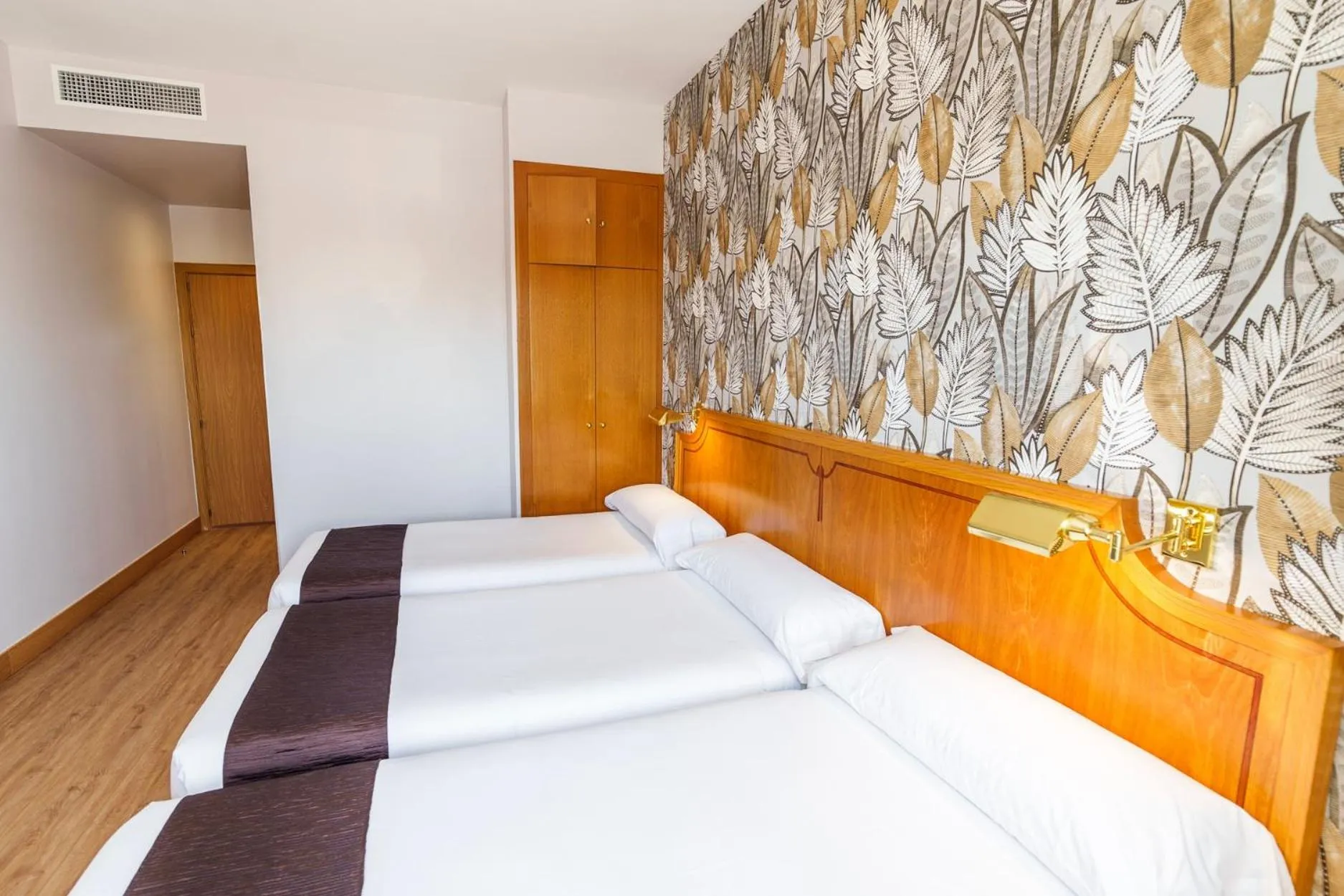 Other, Bed in Hotel Rey Arturo Burgos