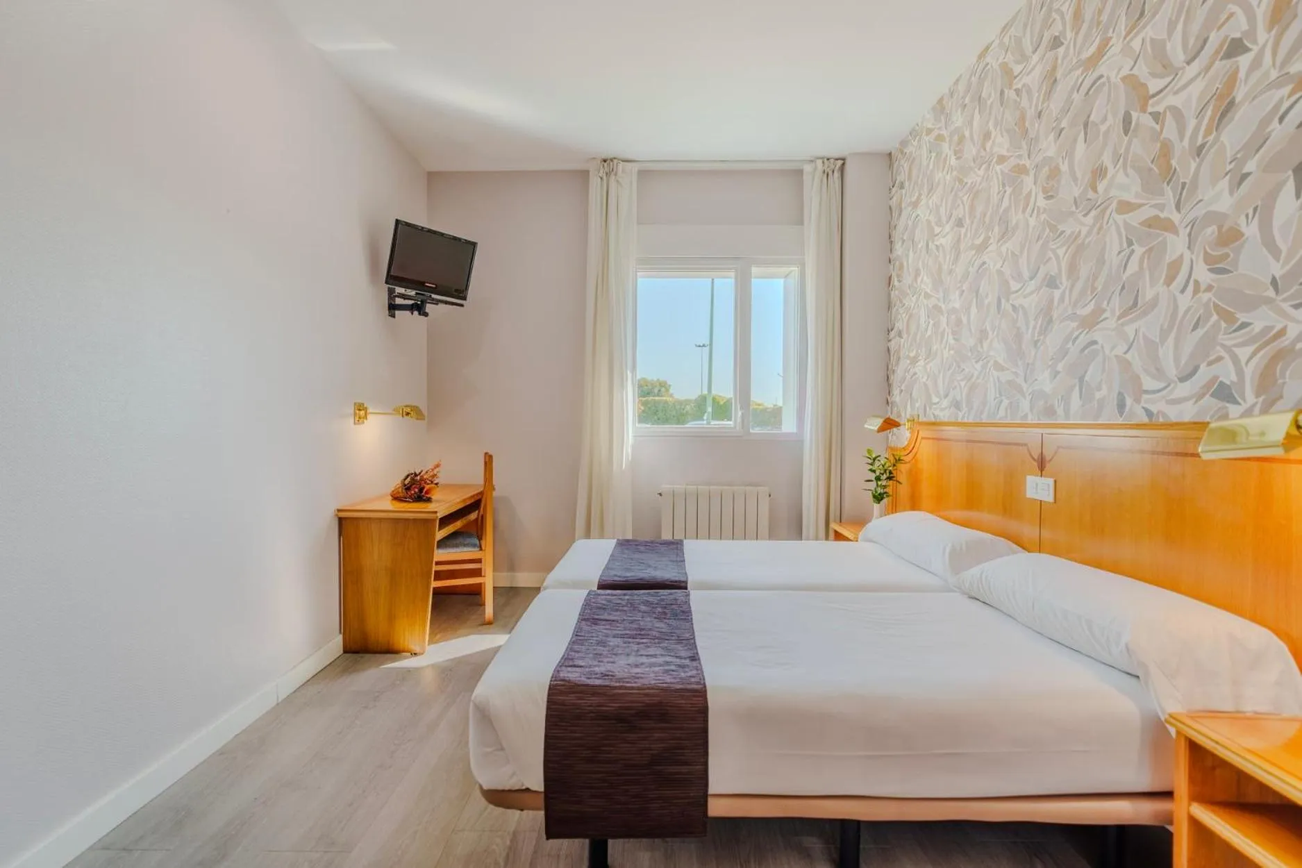 Double Room with 2 Beds  in Hotel Rey Arturo Burgos