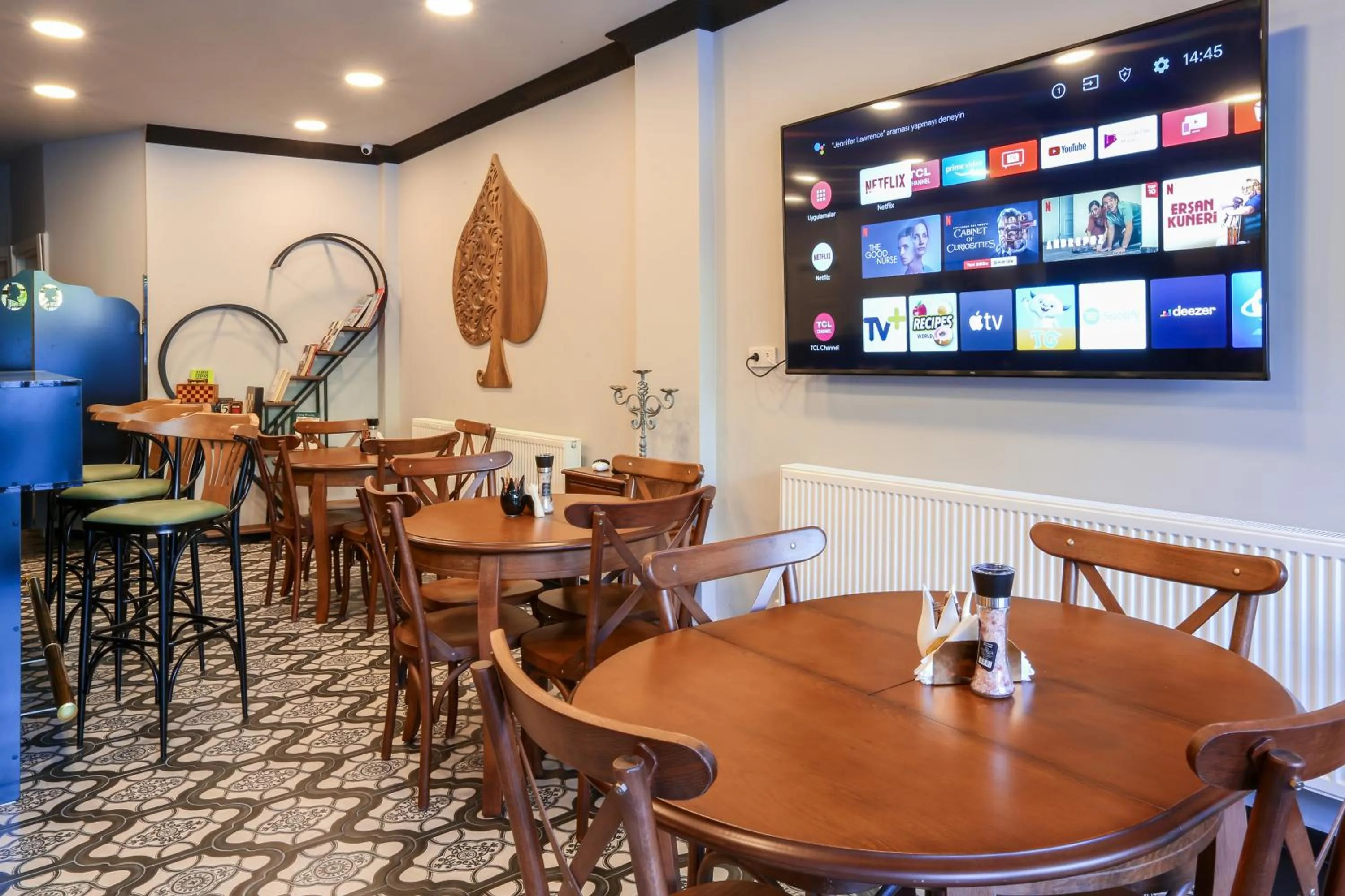 Communal lounge/ TV room in MAÇA OTEL