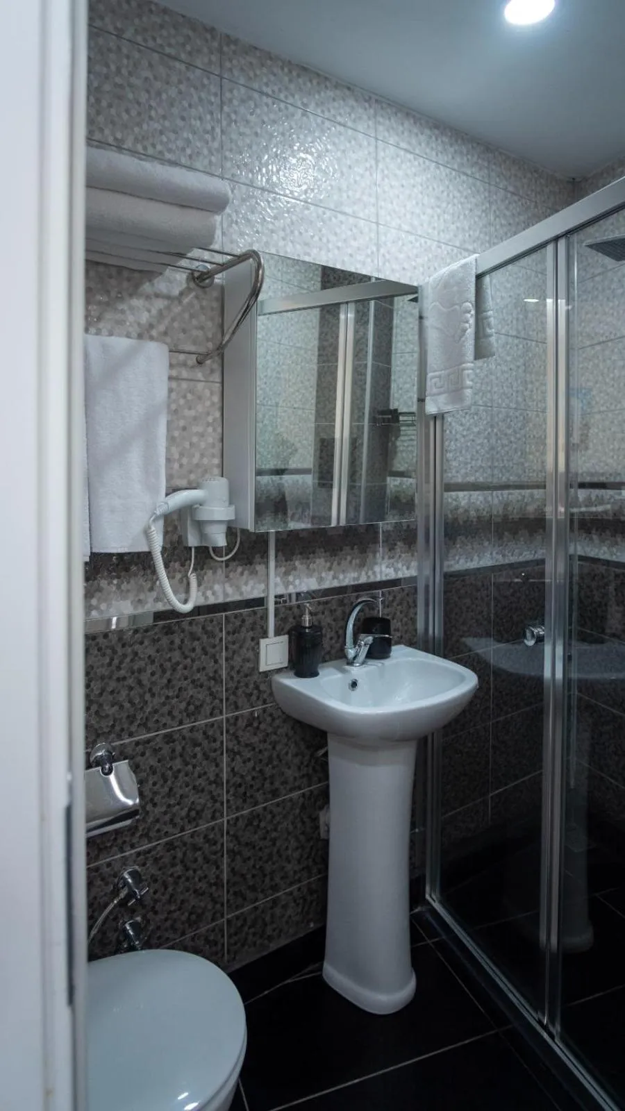 Shower in MAÇA OTEL