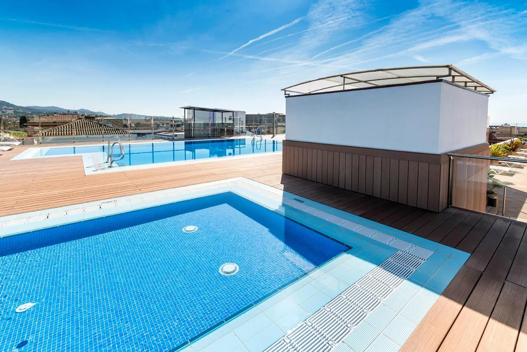 Swimming pool in Apartaments Condado by Marsol