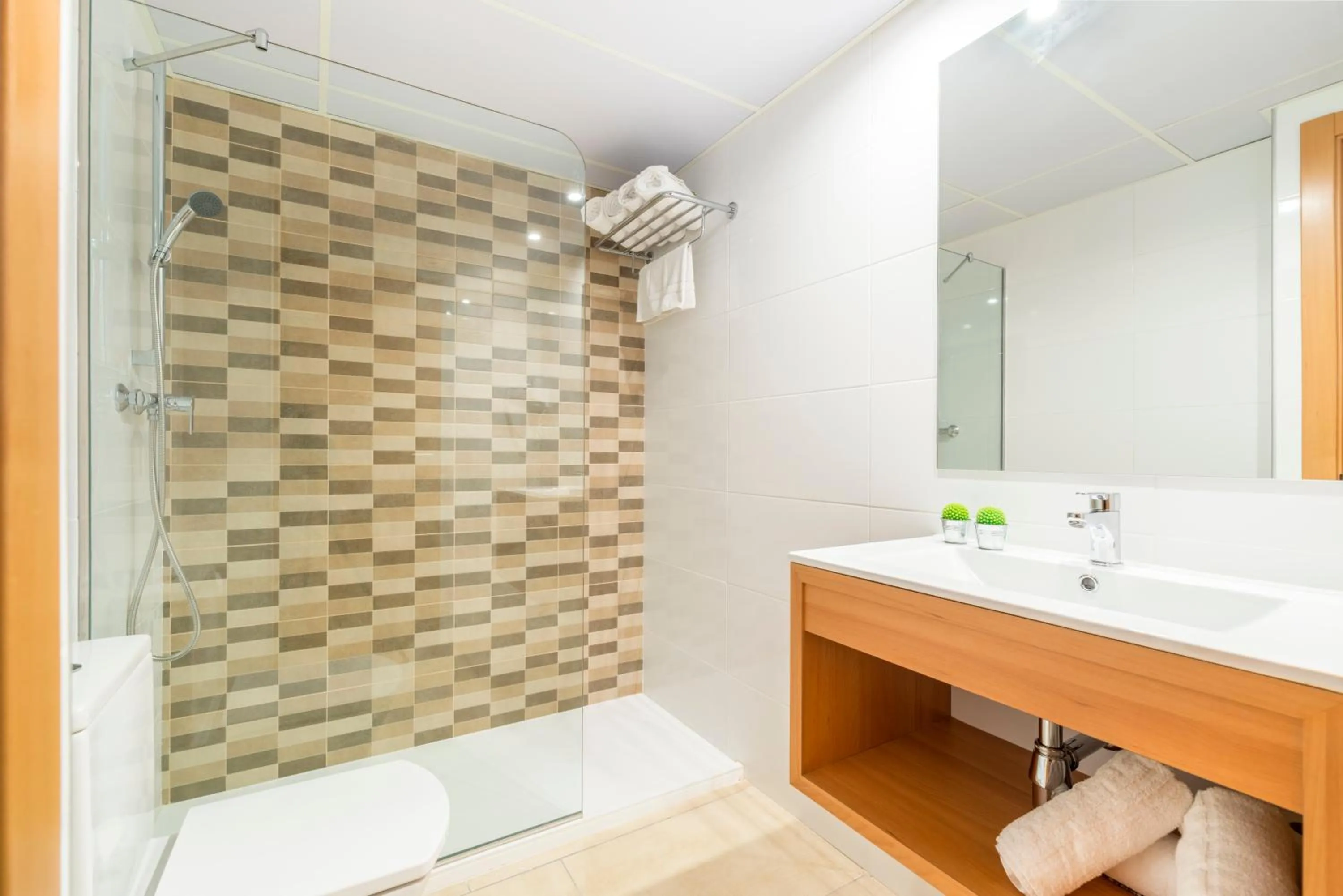 Bathroom in Apartaments Condado by Marsol