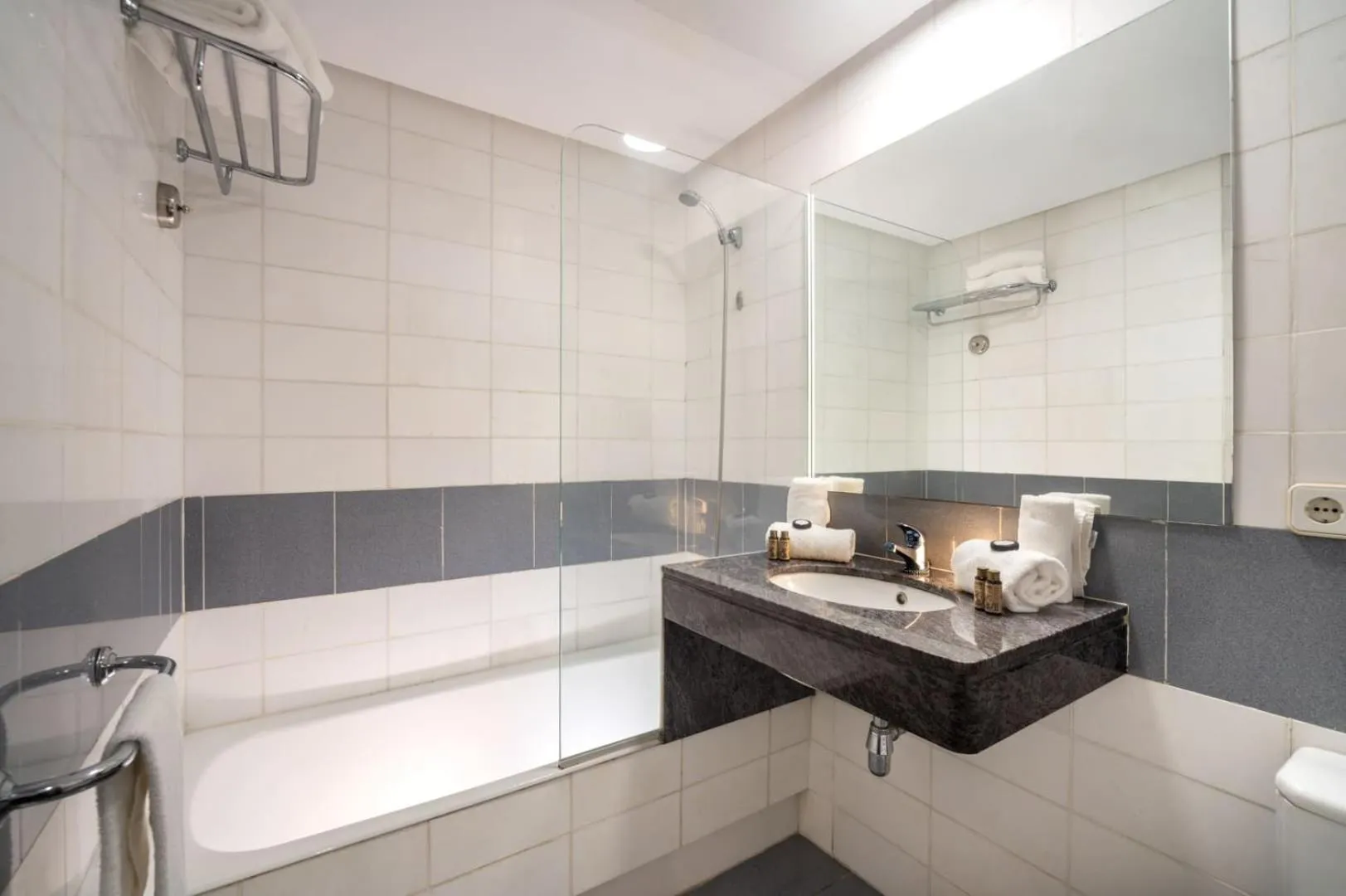 Bathroom in Apartaments Blau by Marsol