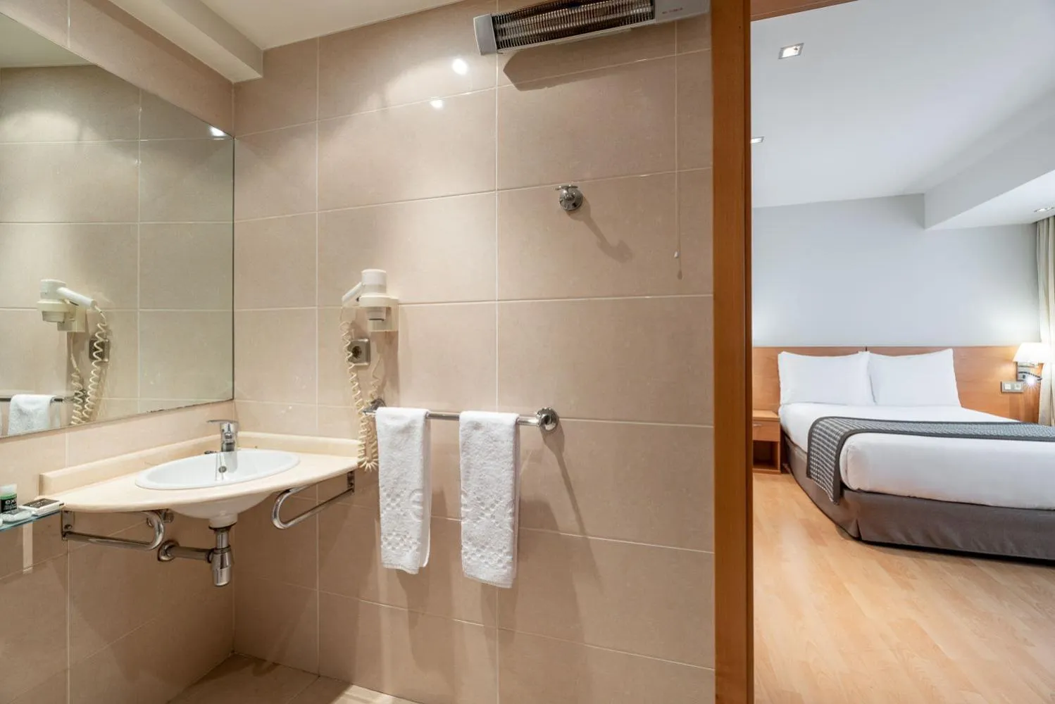 Bathroom, Bed in Exe Puerta San Pedro