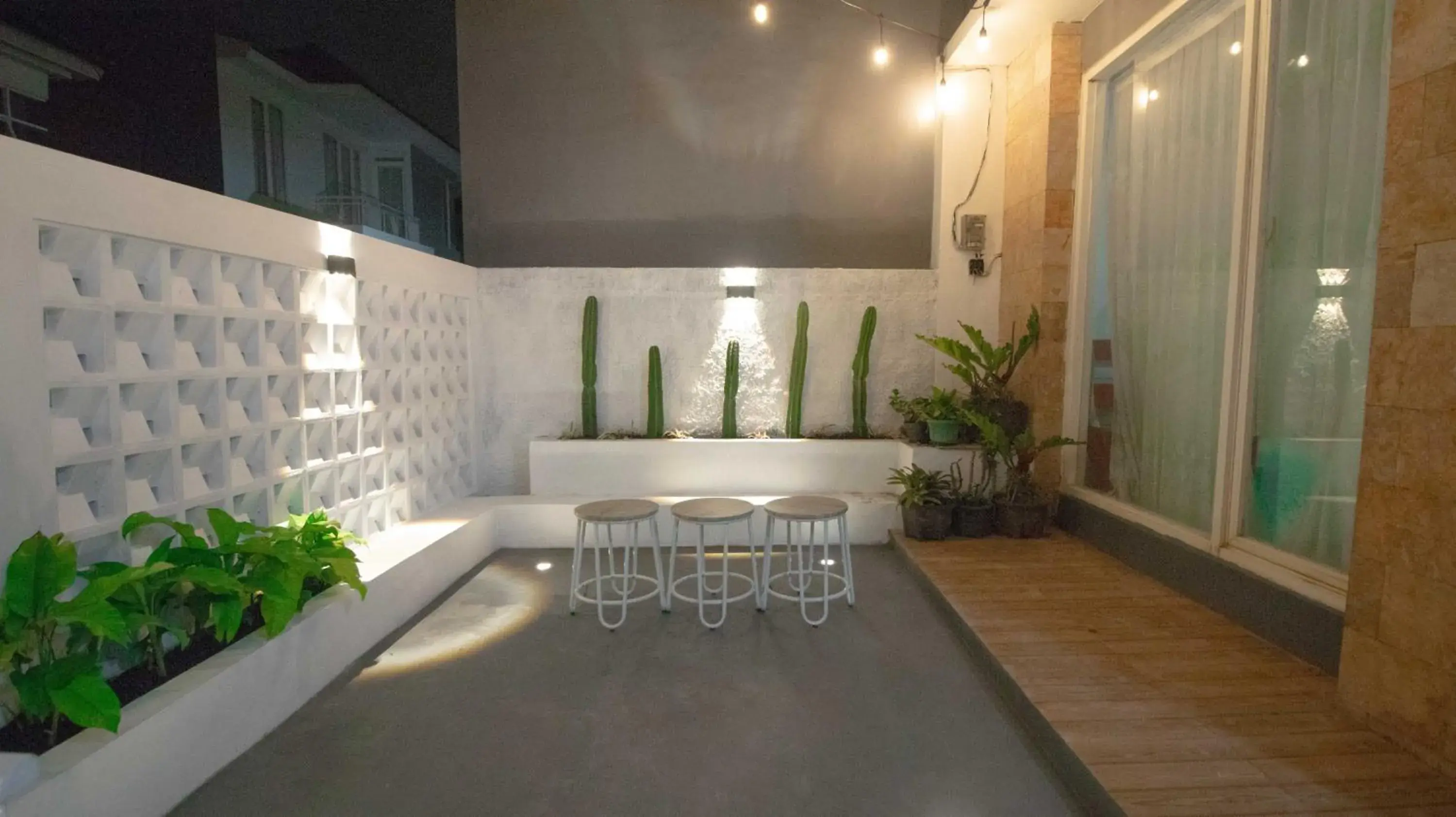 Patio in Villa Shiny with Karaoke & Chill Spot Patio in Villa Shiny with Karaoke & Chill Spot