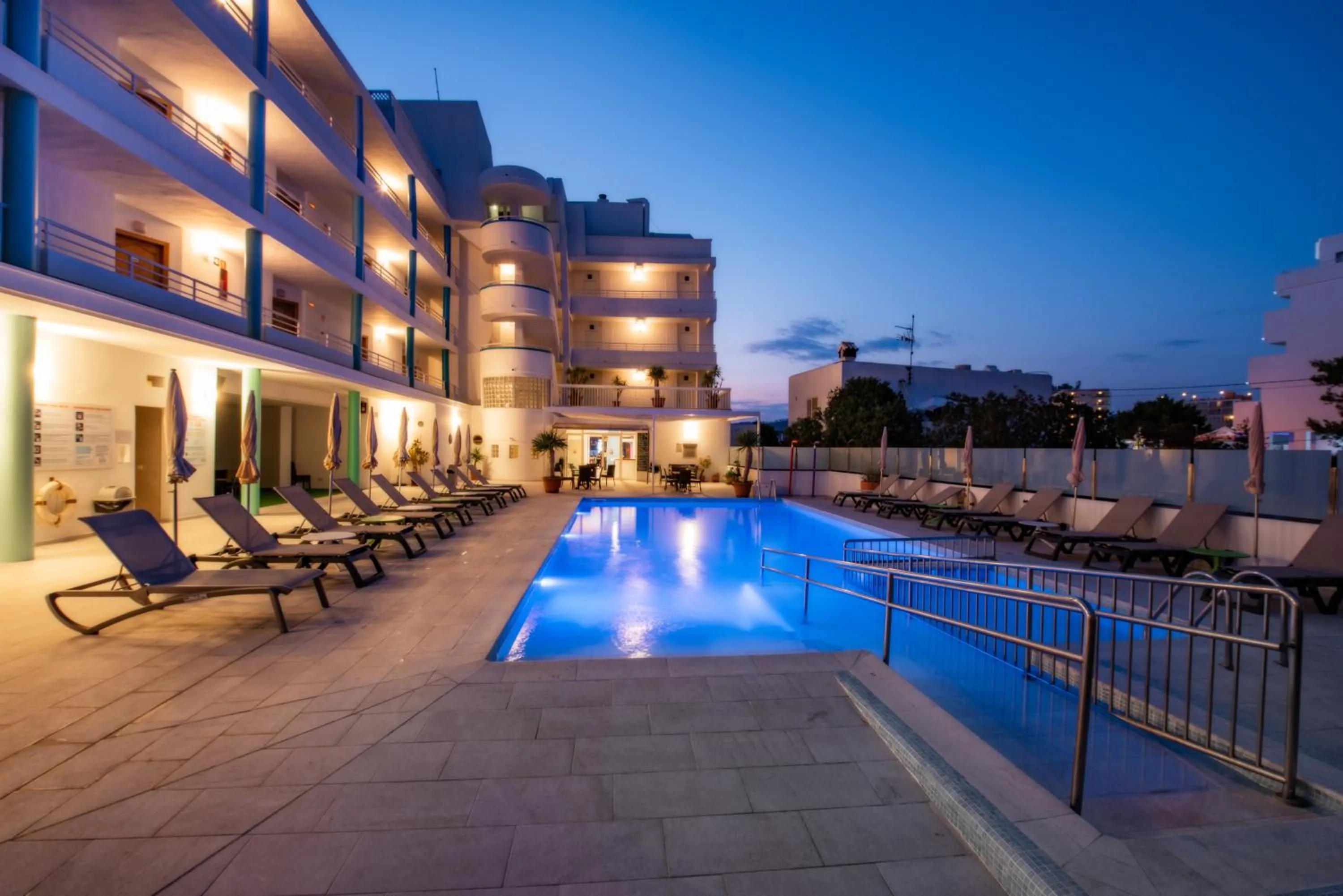 Swimming pool in Apartamentos La Kiki