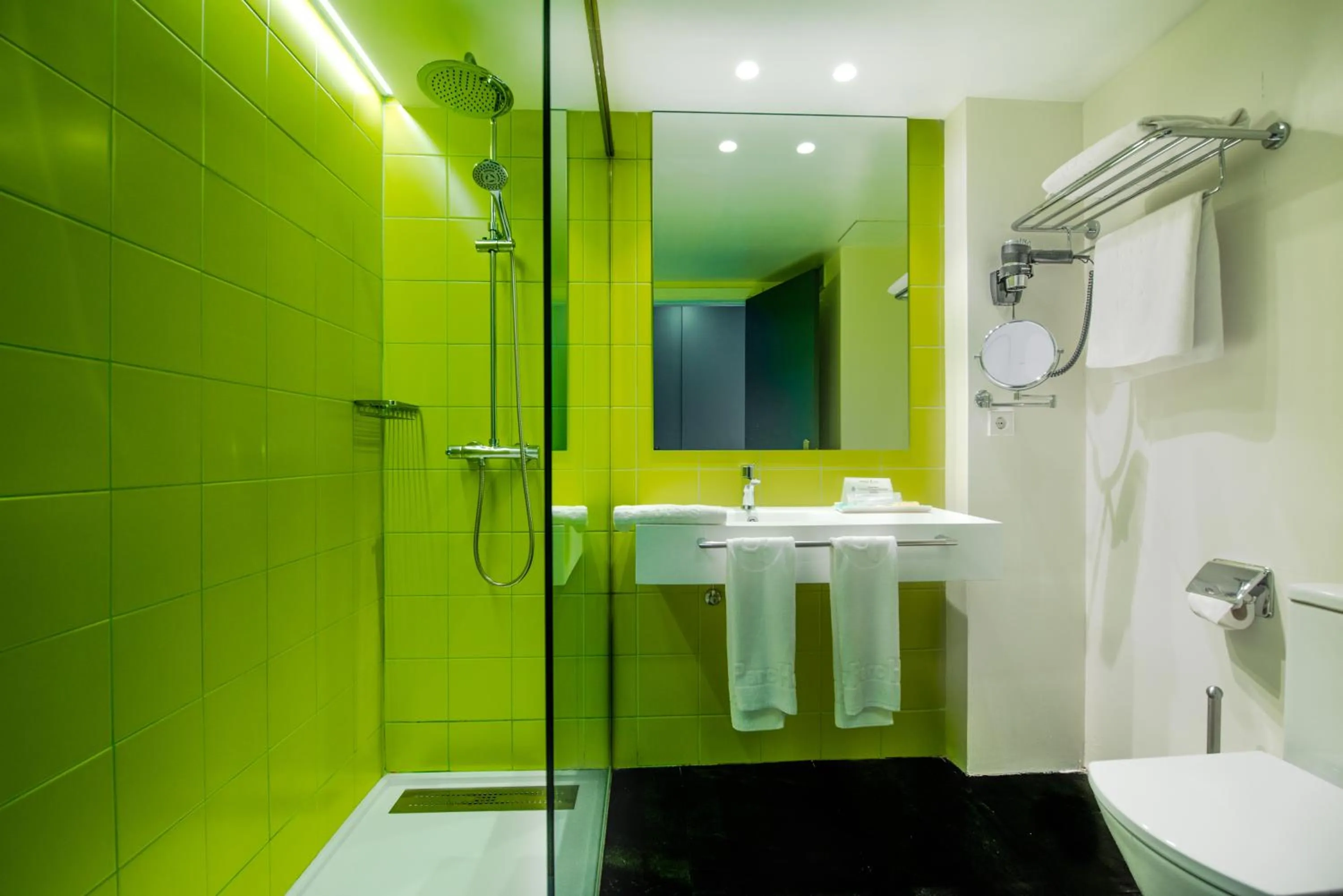 Shower in Apartamentos La Kiki