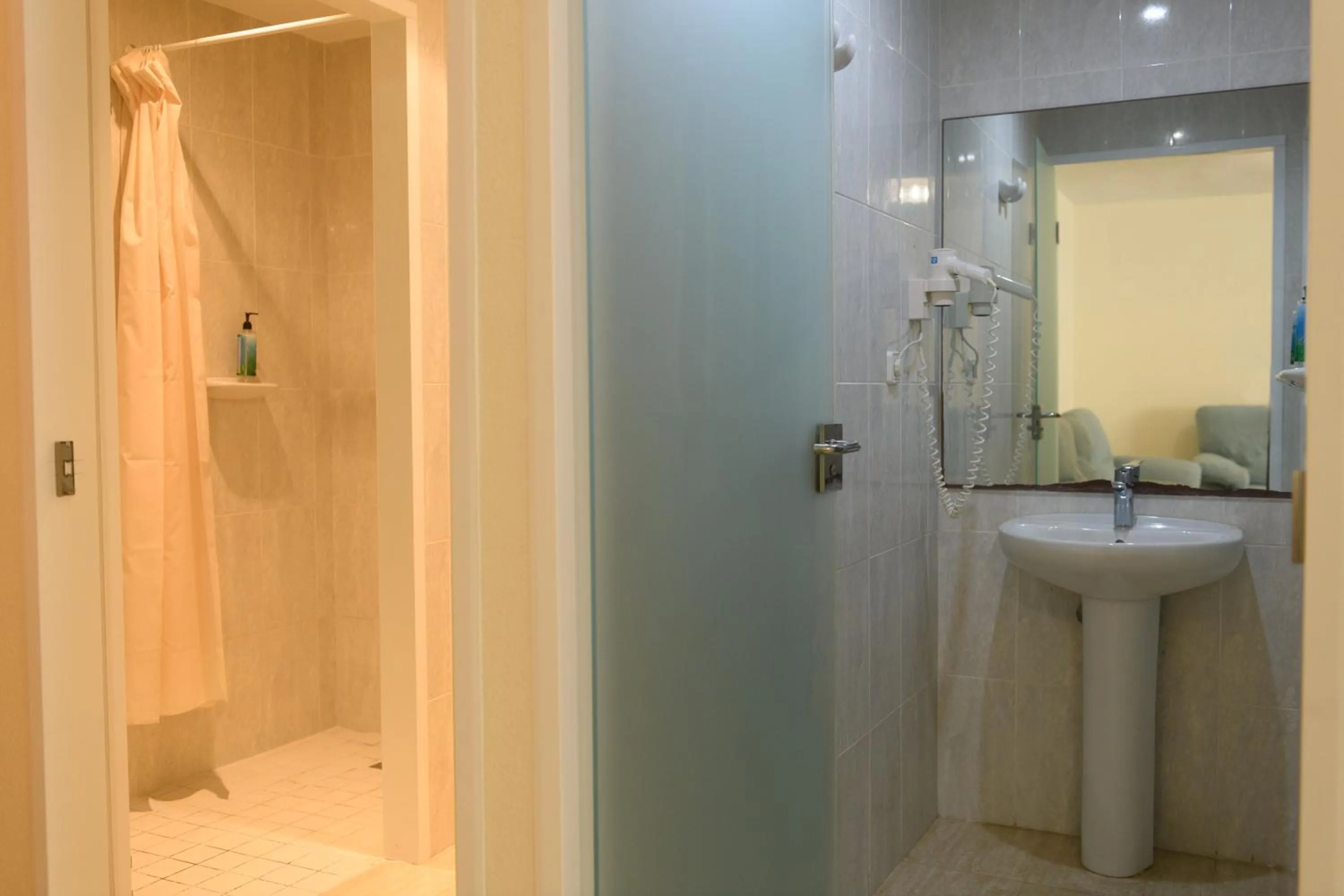 Shower in Hotel El Pinar