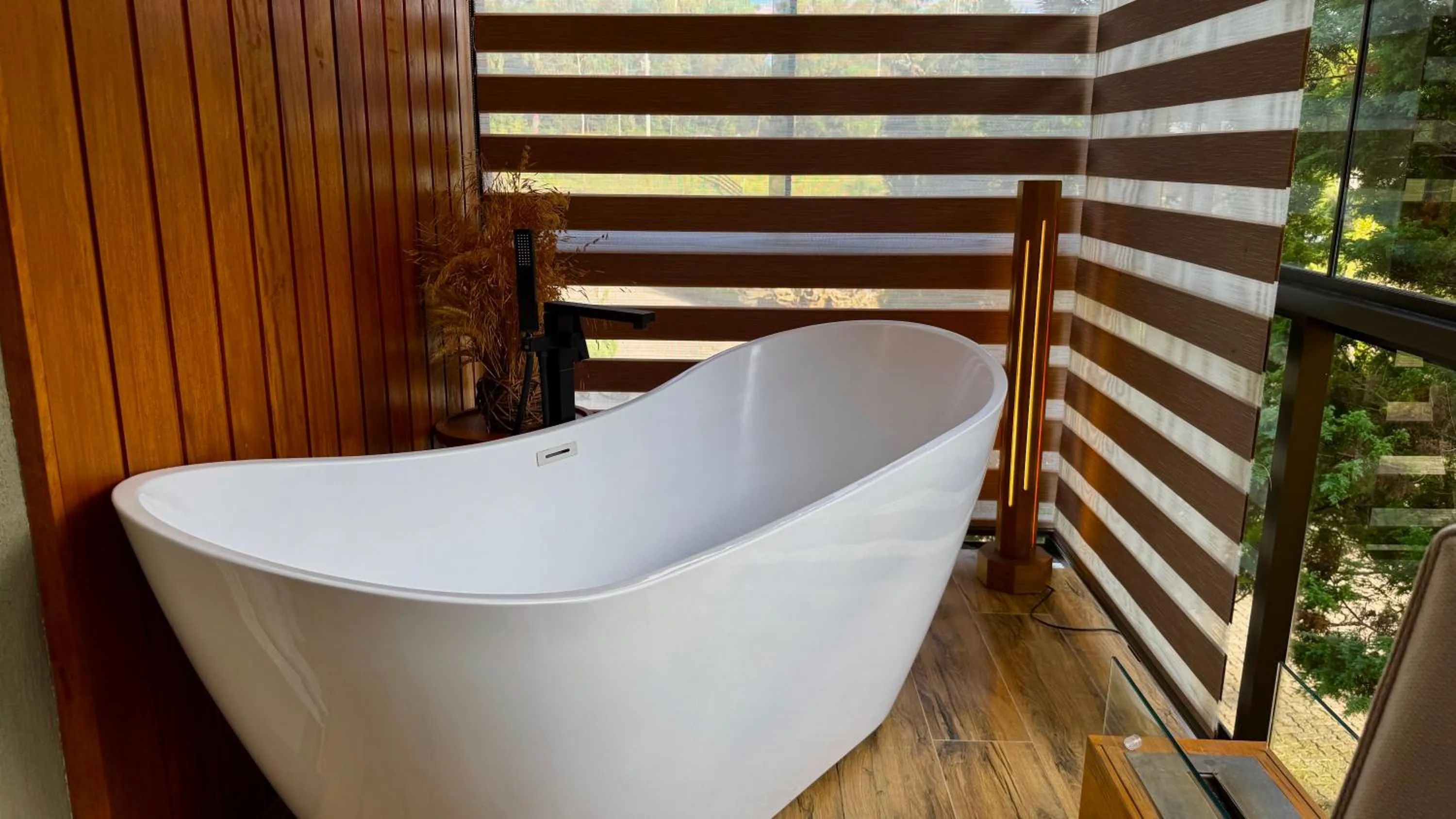 Bath in WoodStone Hotel Fazenda