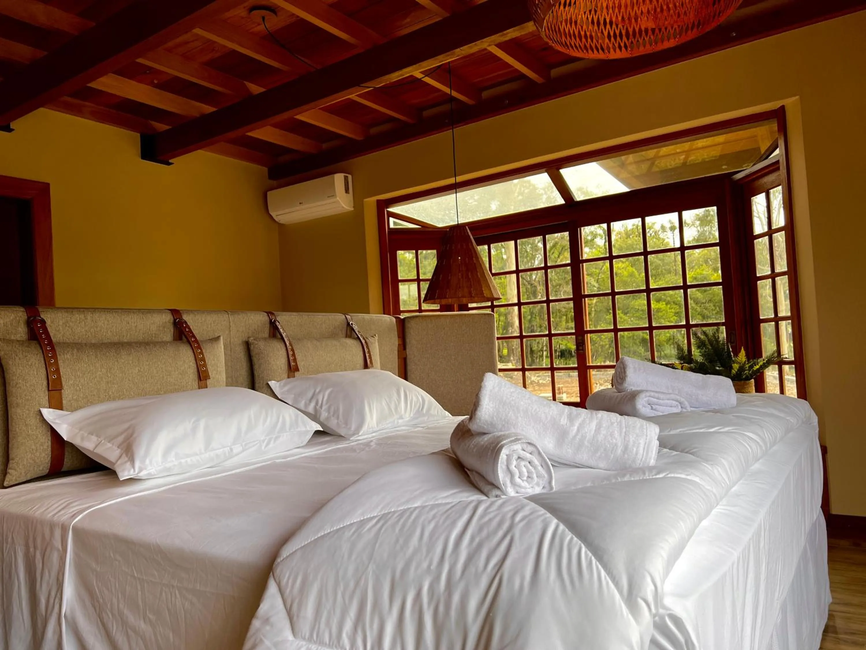 Bed in WoodStone Hotel Fazenda