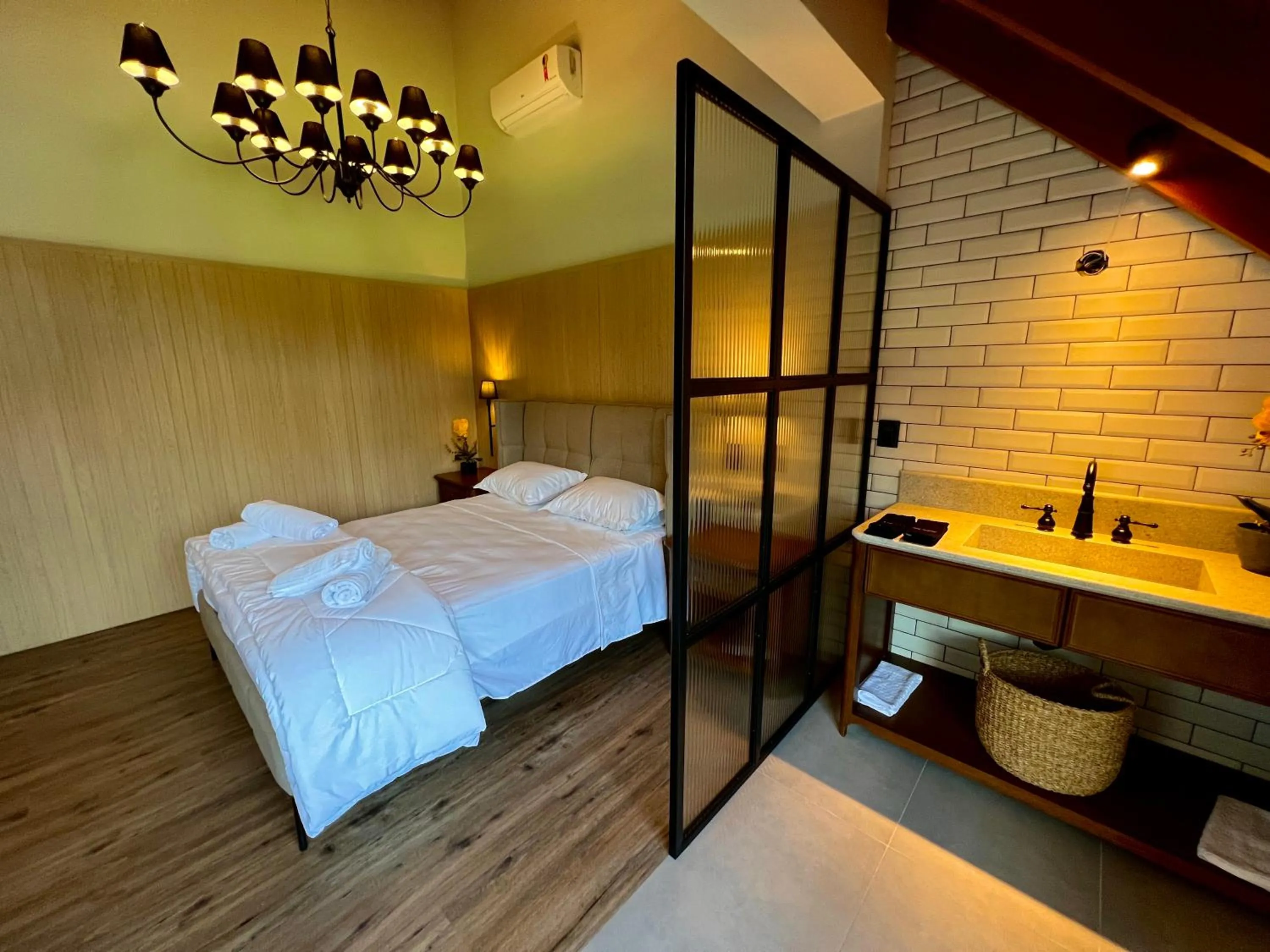 Bedroom, Bed in WoodStone Hotel Fazenda