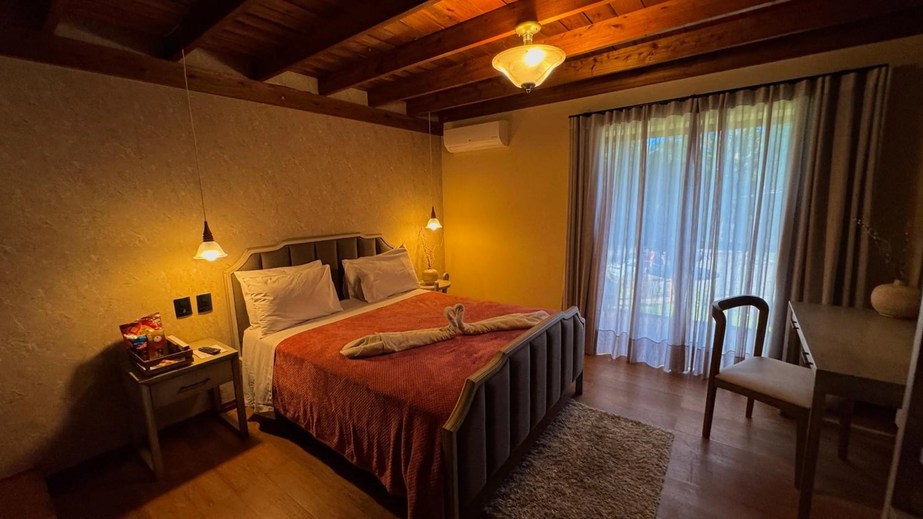 Bedroom, Bed in WoodStone Hotel Fazenda