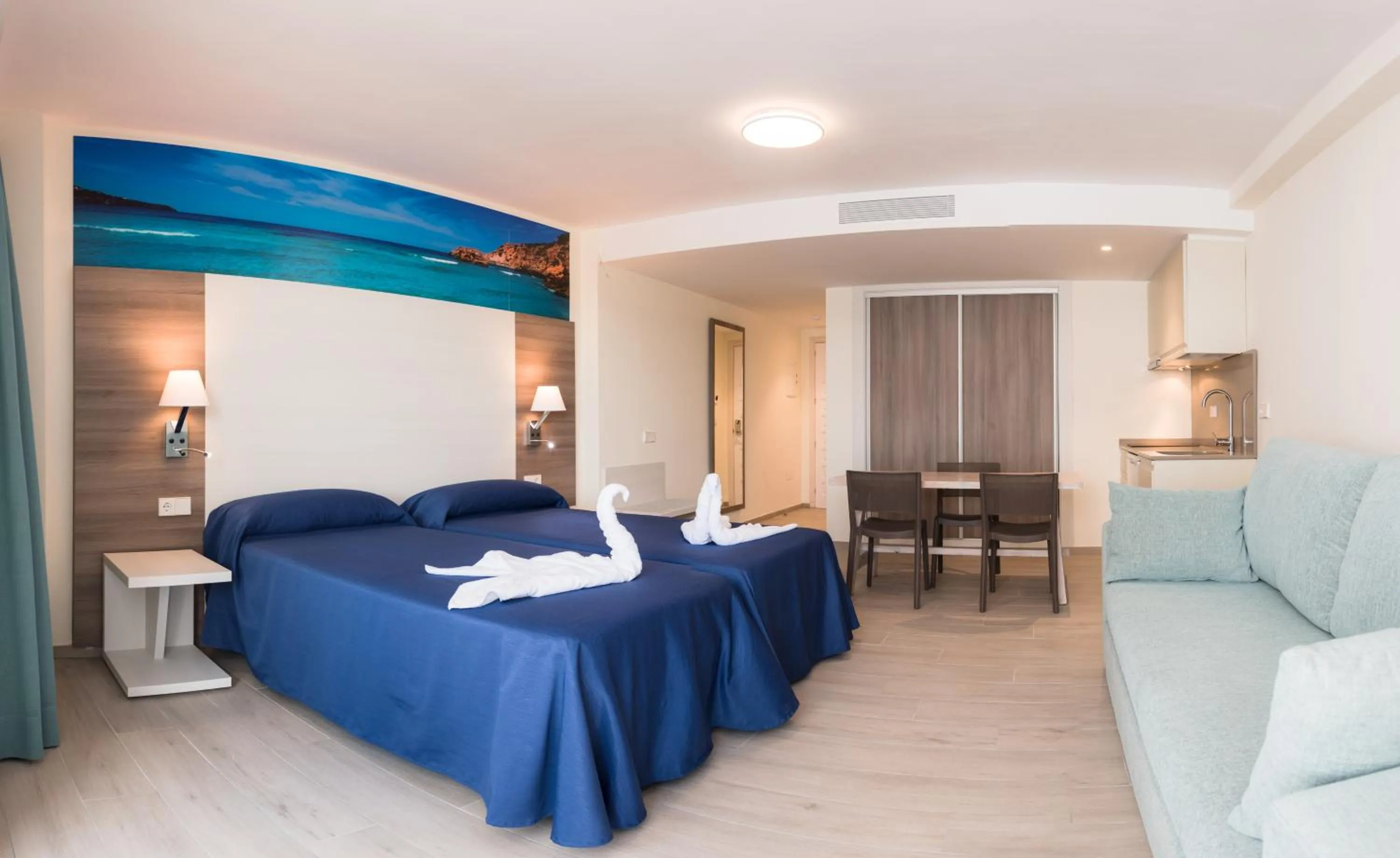 Kitchen or kitchenette, Bed in Apartamentos Los Angeles