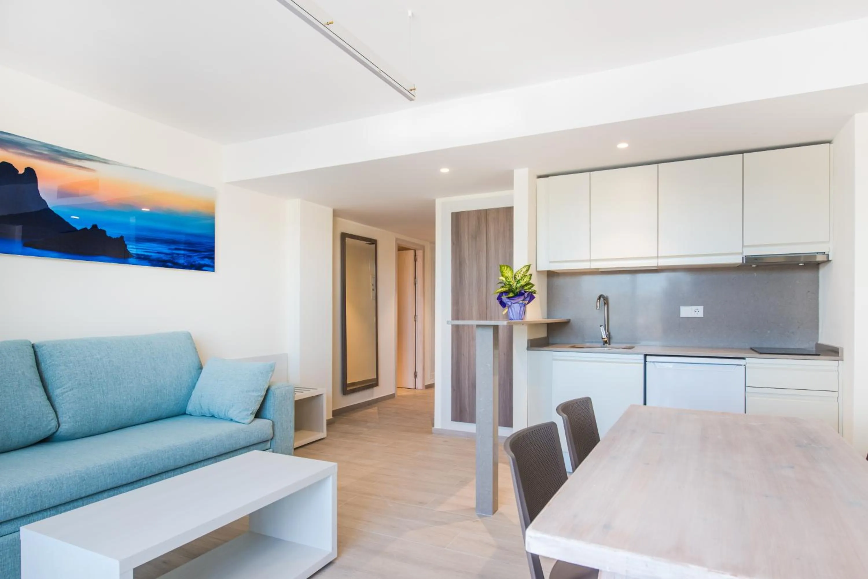 Photo of the whole room in Apartamentos Los Angeles