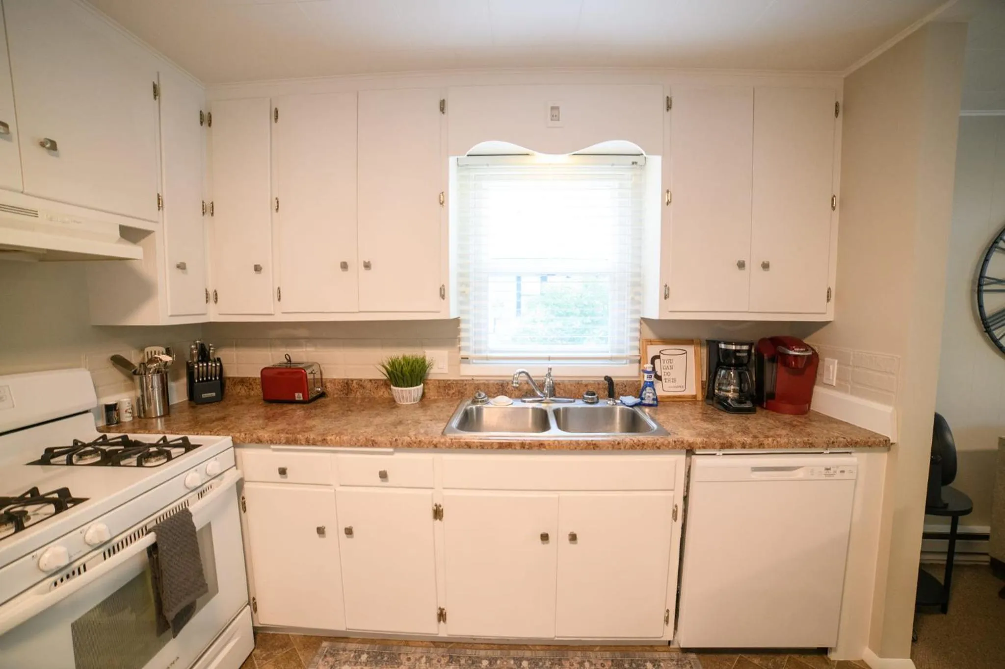 Kitchen or kitchenette in Adorable and Cozy Bungalow