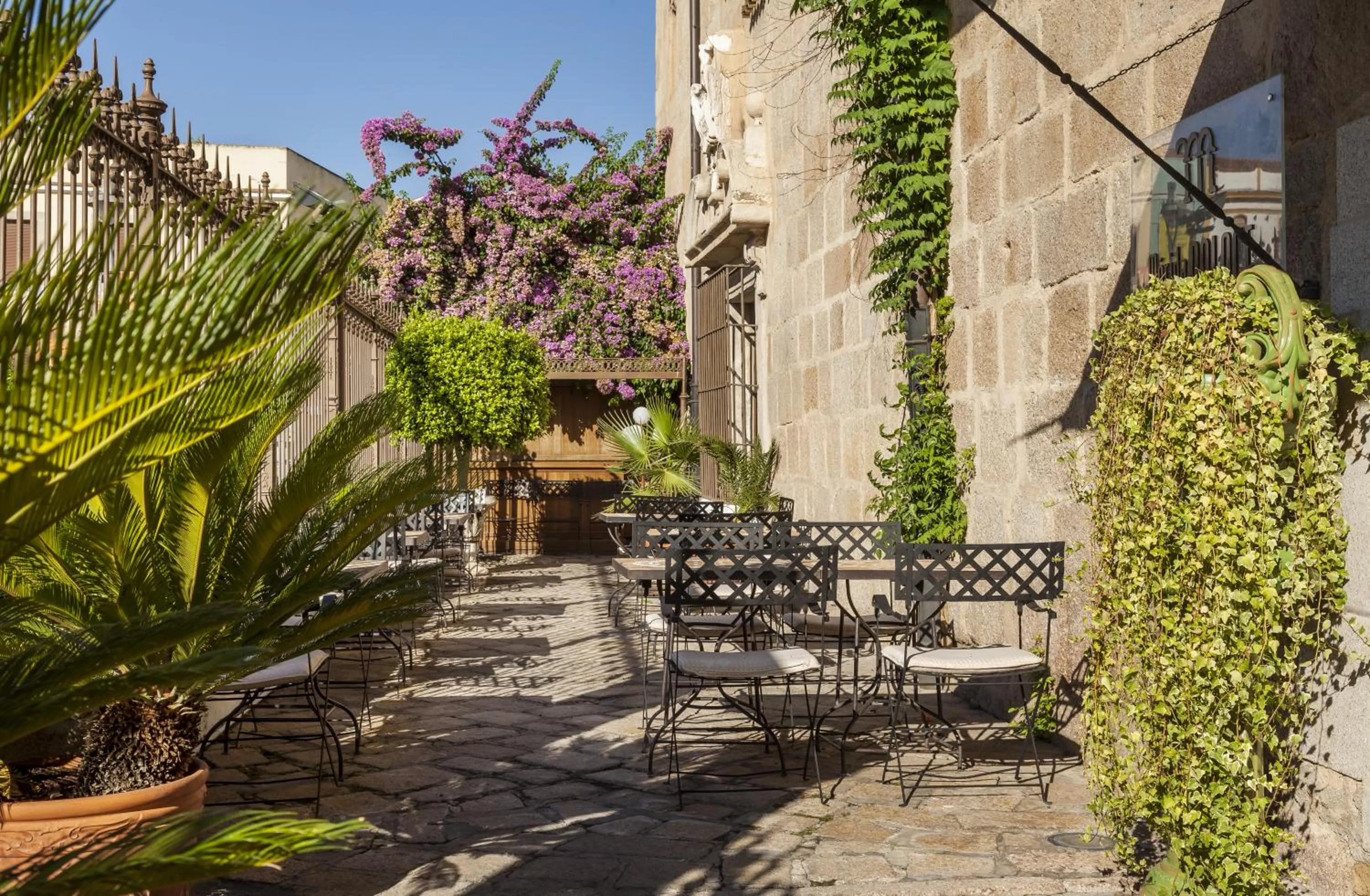 Restaurant/places to eat in Hotel Ilunion Mérida Palace