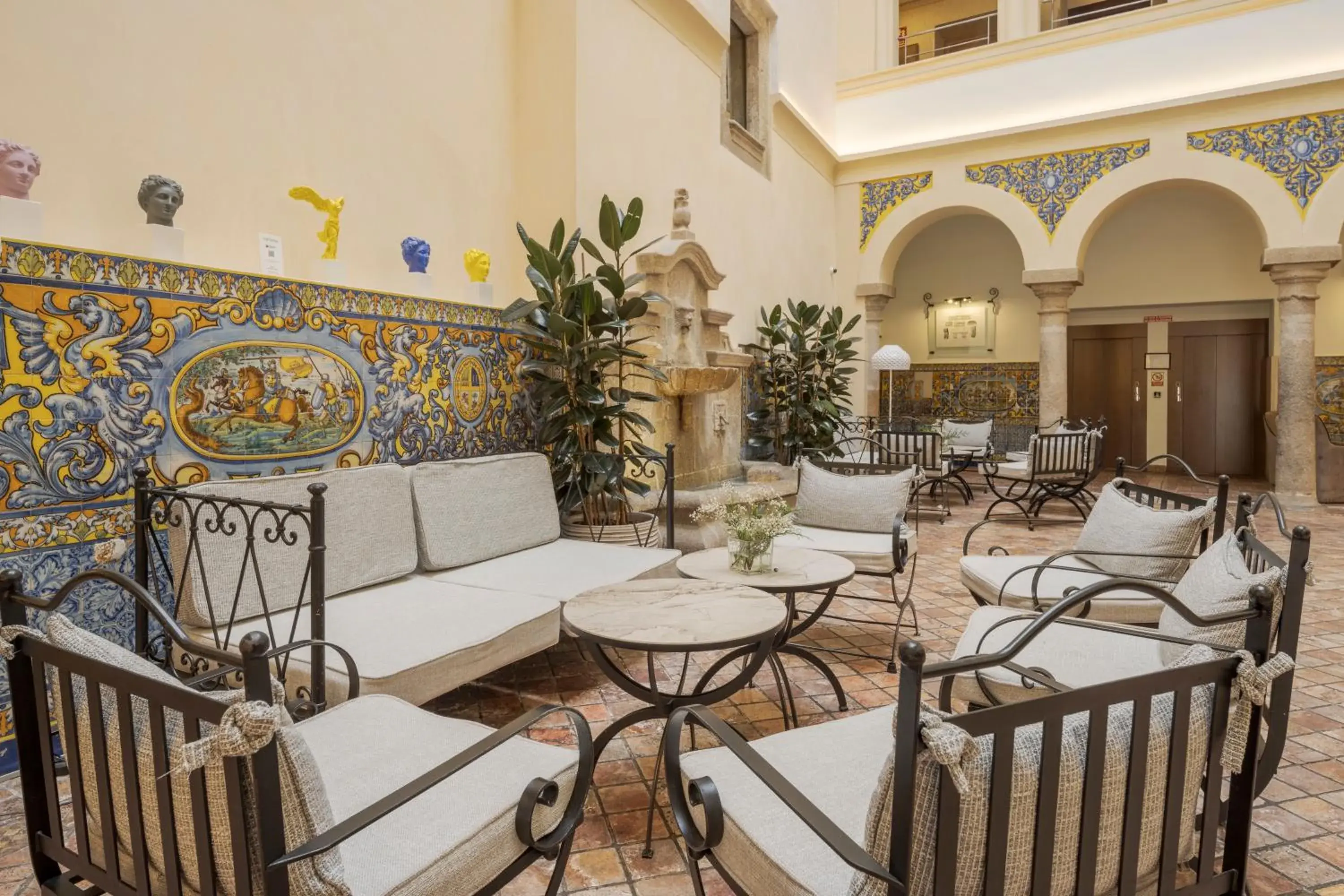 Living room in Hotel Ilunion Mérida Palace Living room in Hotel Ilunion Mérida Palace