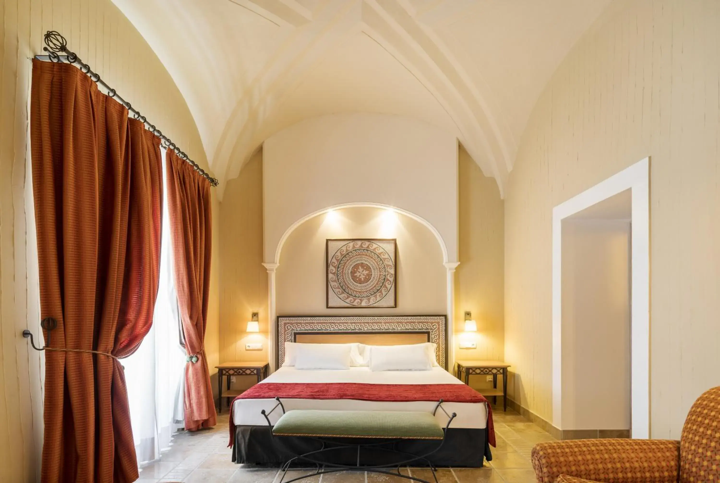 Seating area, Bed in Hotel Ilunion Mérida Palace Seating area, Bed in Hotel Ilunion Mérida Palace