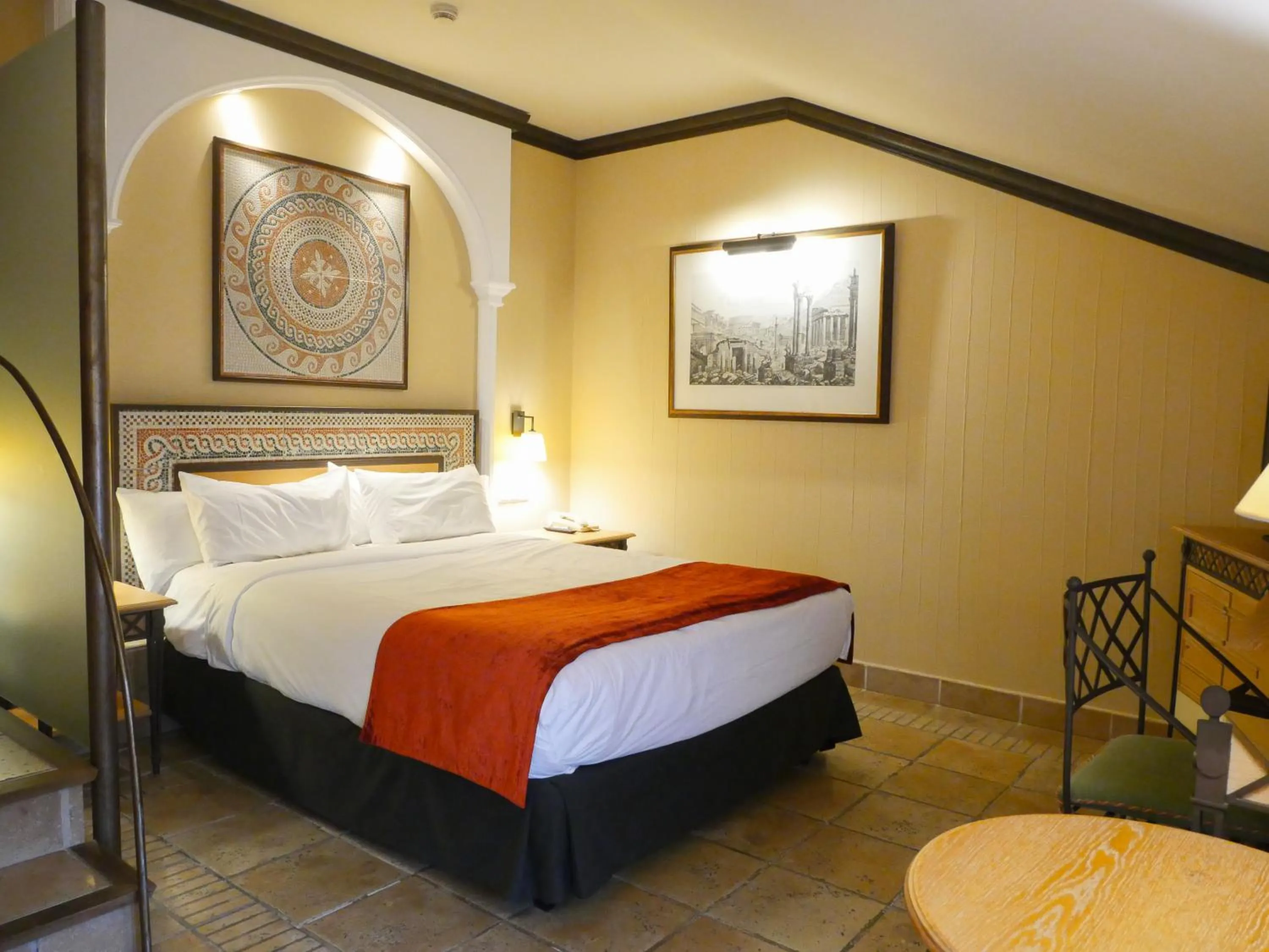 Bedroom, Bed in Hotel Ilunion Mérida Palace