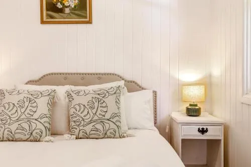 Unwind at Secret Garden Maleny 3 BR Family Home
