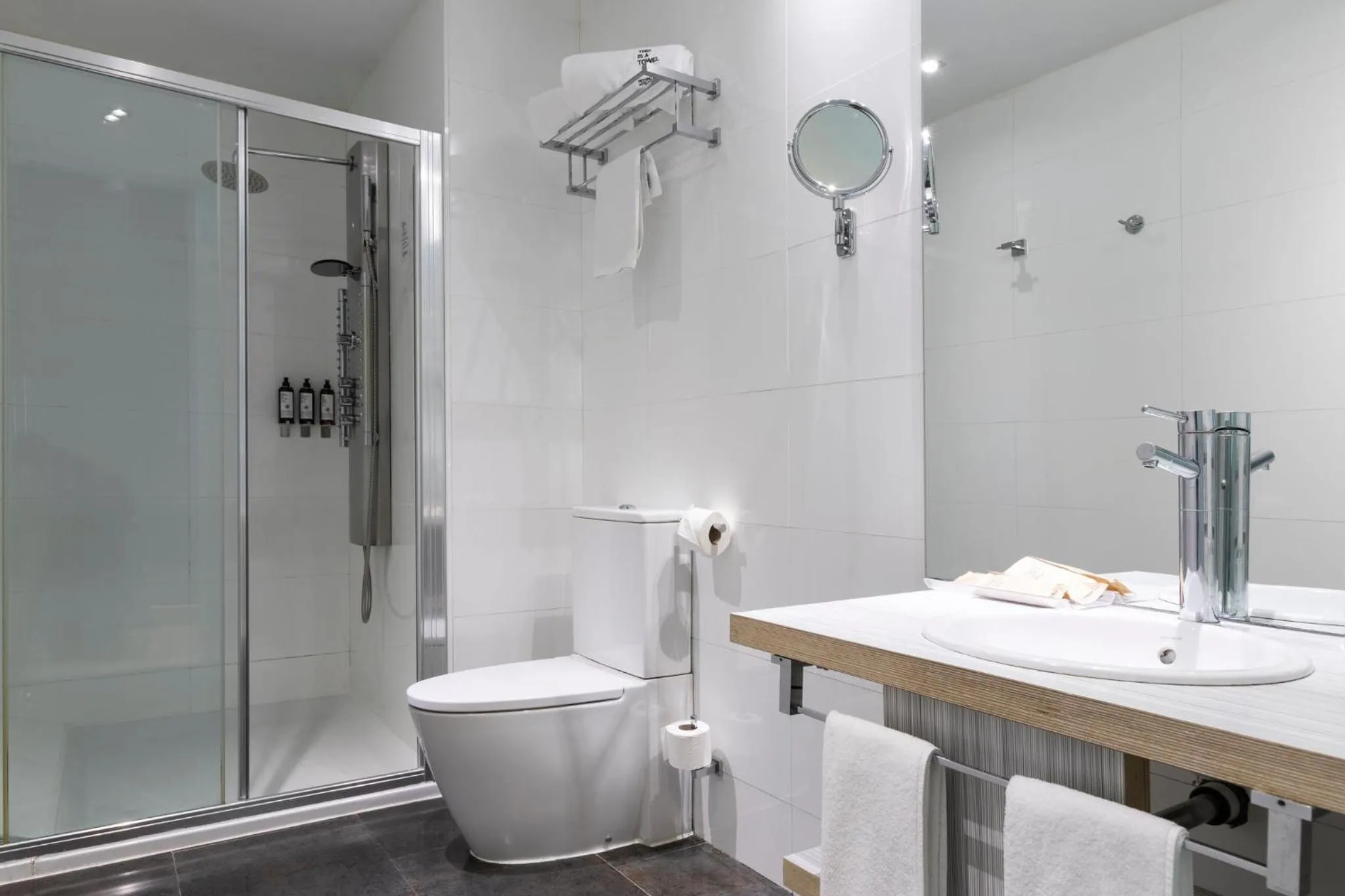 Bathroom in Petit Palace Alcalá