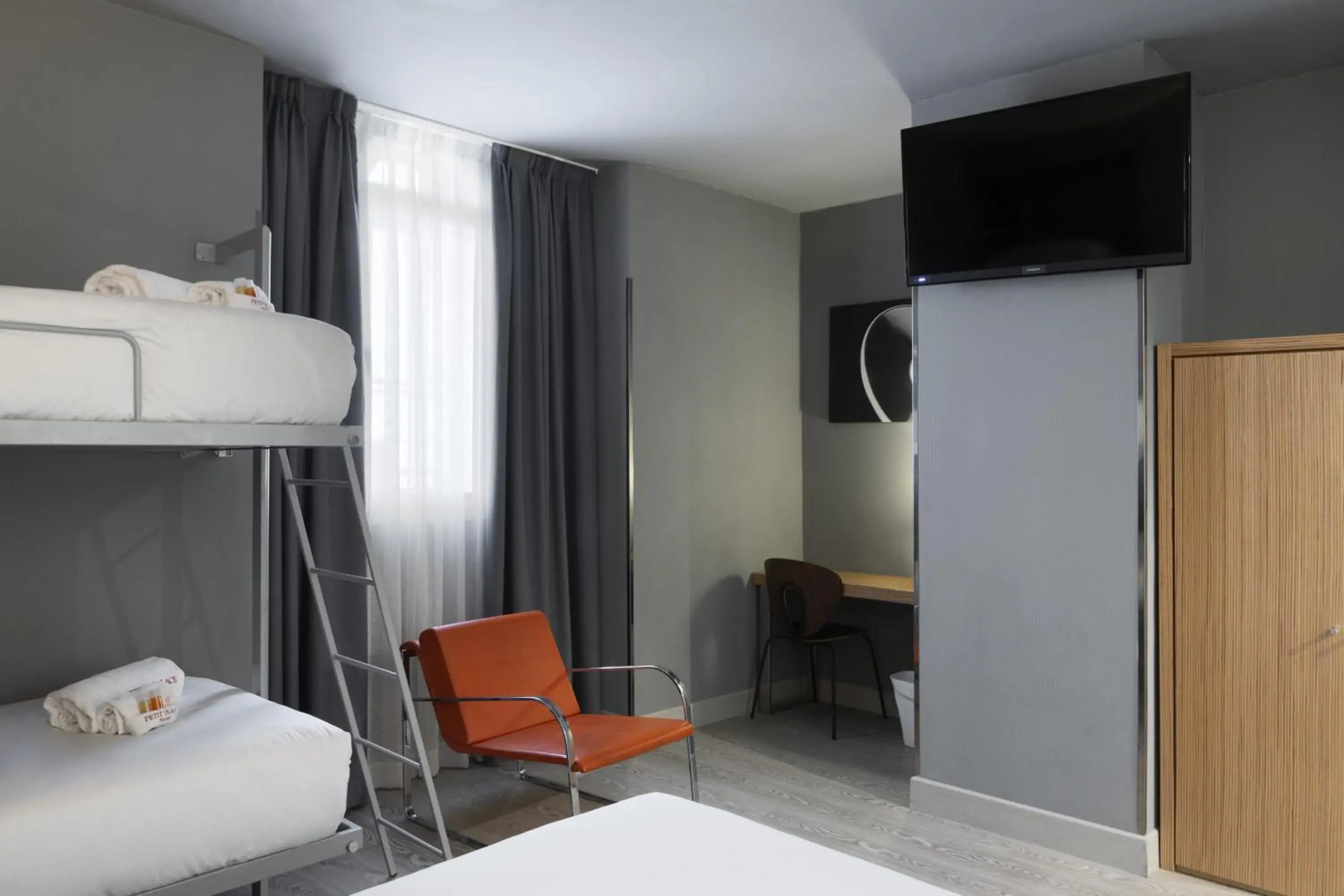 Bedroom, Bed in Petit Palace Alcalá Bedroom, Bed in Petit Palace Alcalá