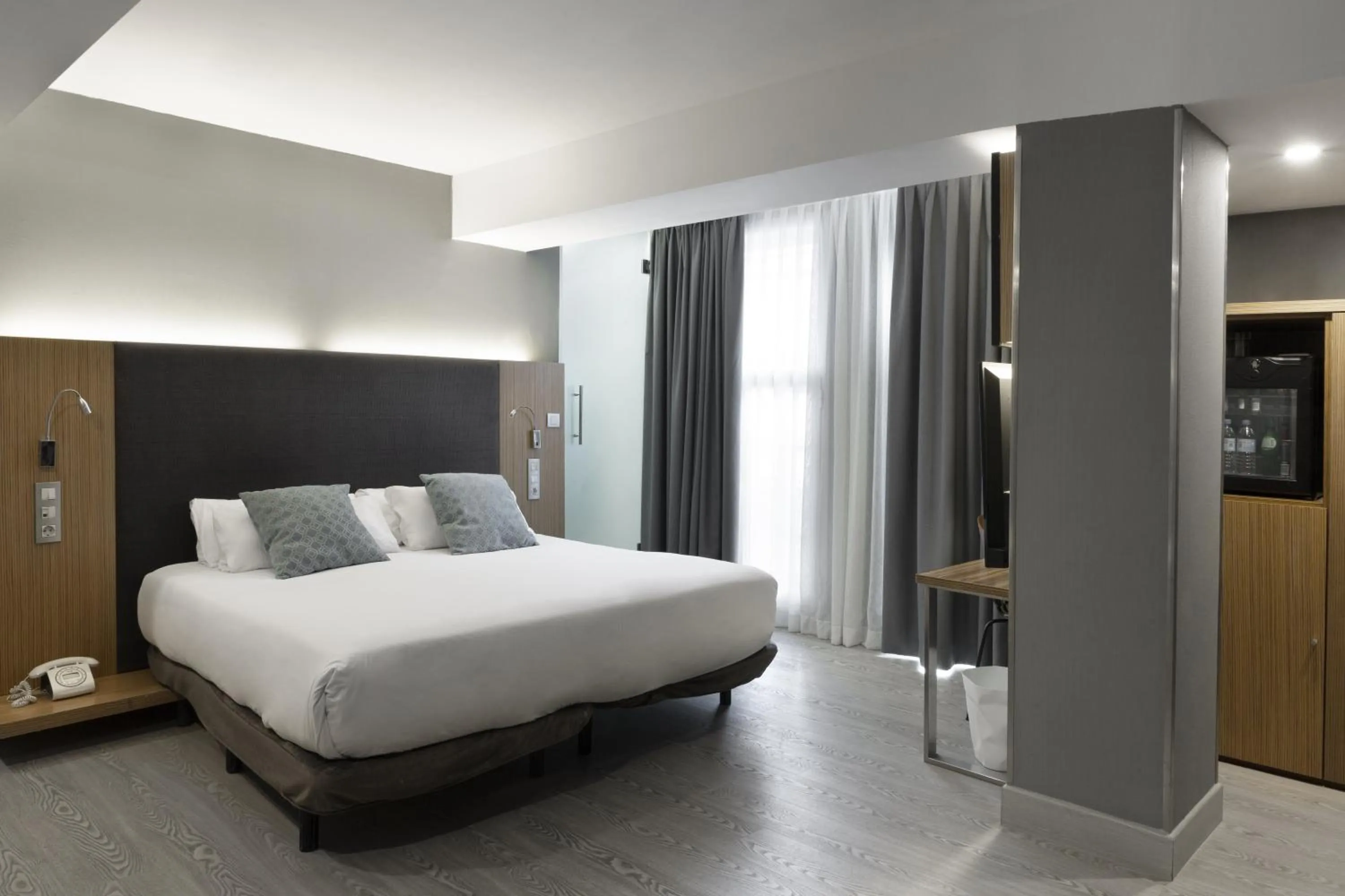 Bedroom, Bed in Petit Palace Alcalá