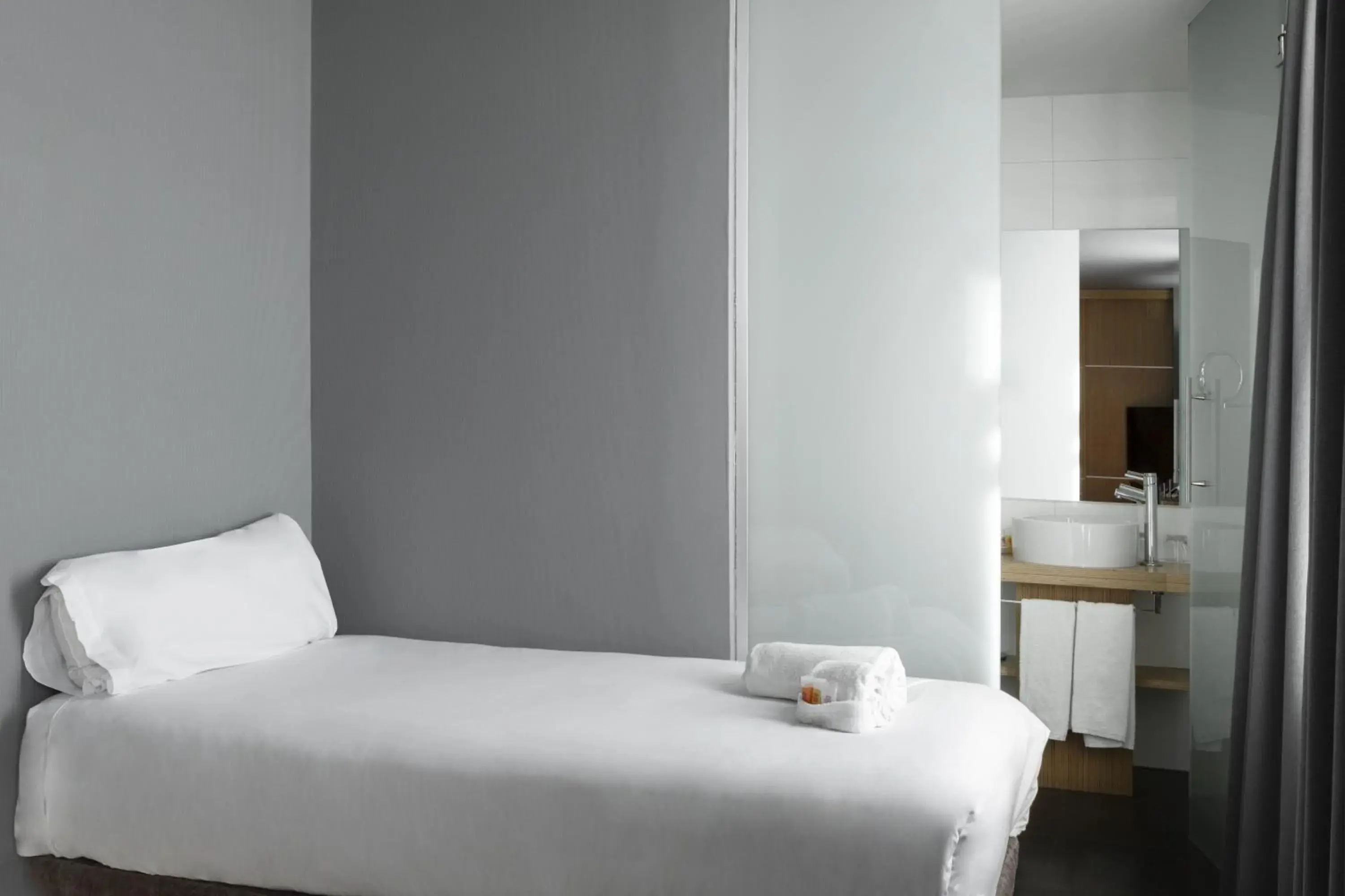 Bedroom, Bed in Petit Palace Alcalá Bedroom, Bed in Petit Palace Alcalá