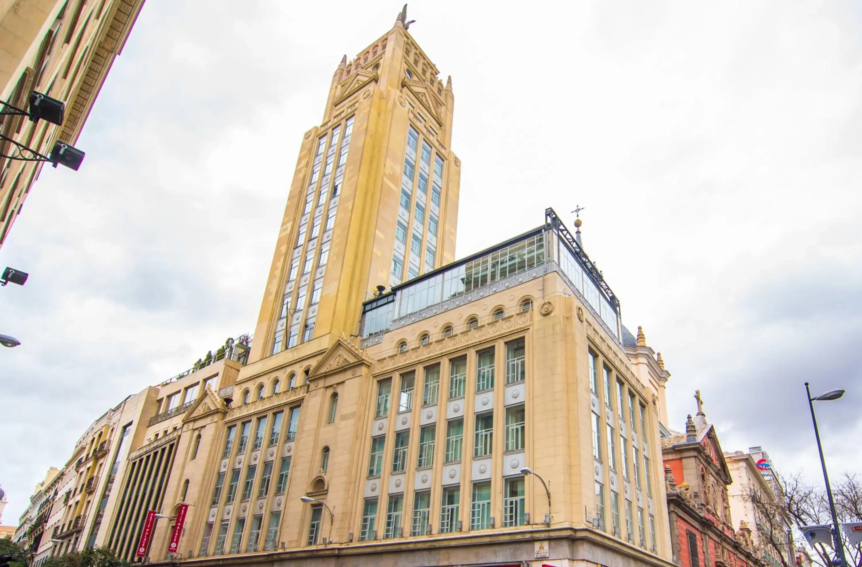 Facade/entrance in Petit Palace Alcalá Facade/entrance in Petit Palace Alcalá