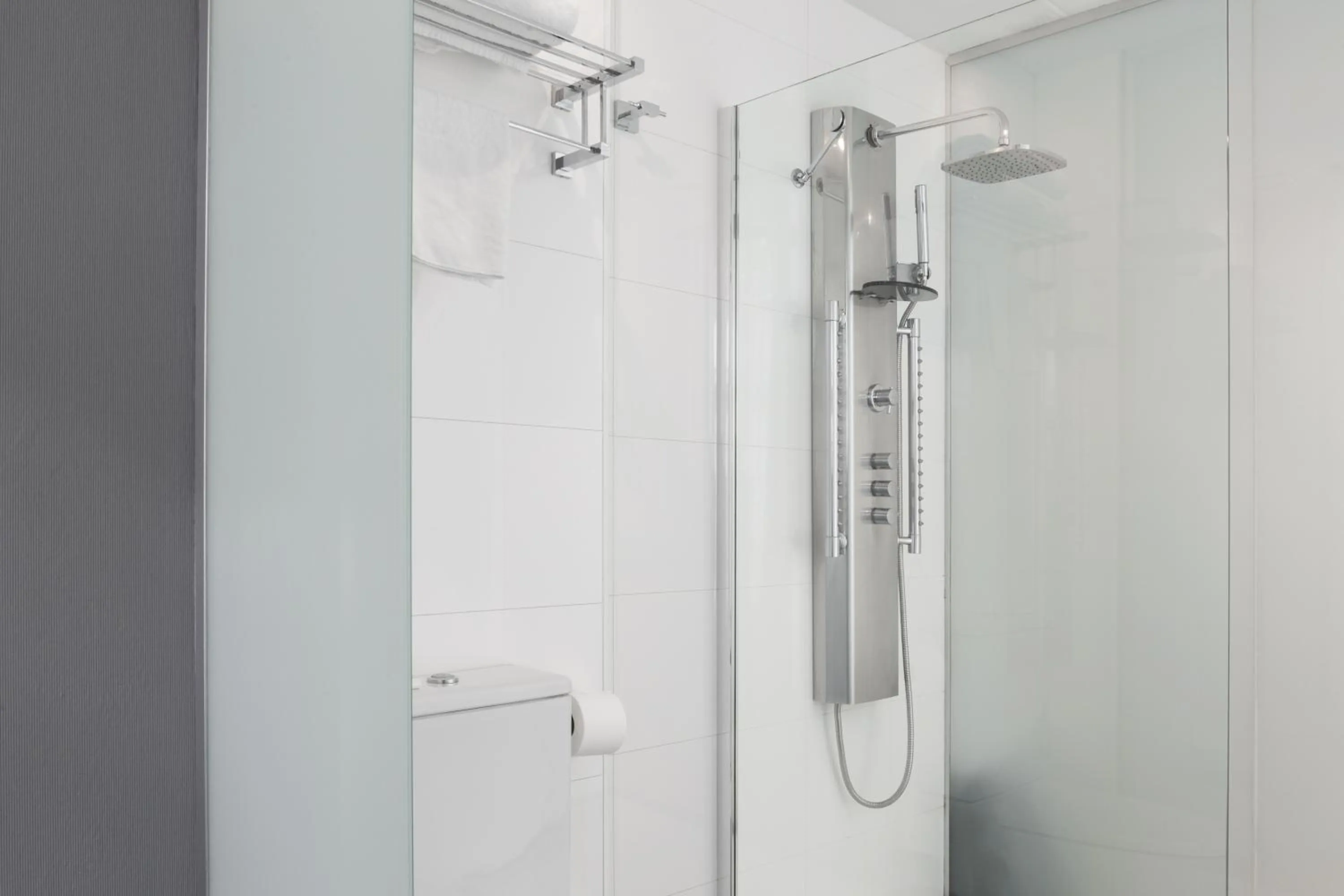 Bathroom in Petit Palace Alcalá