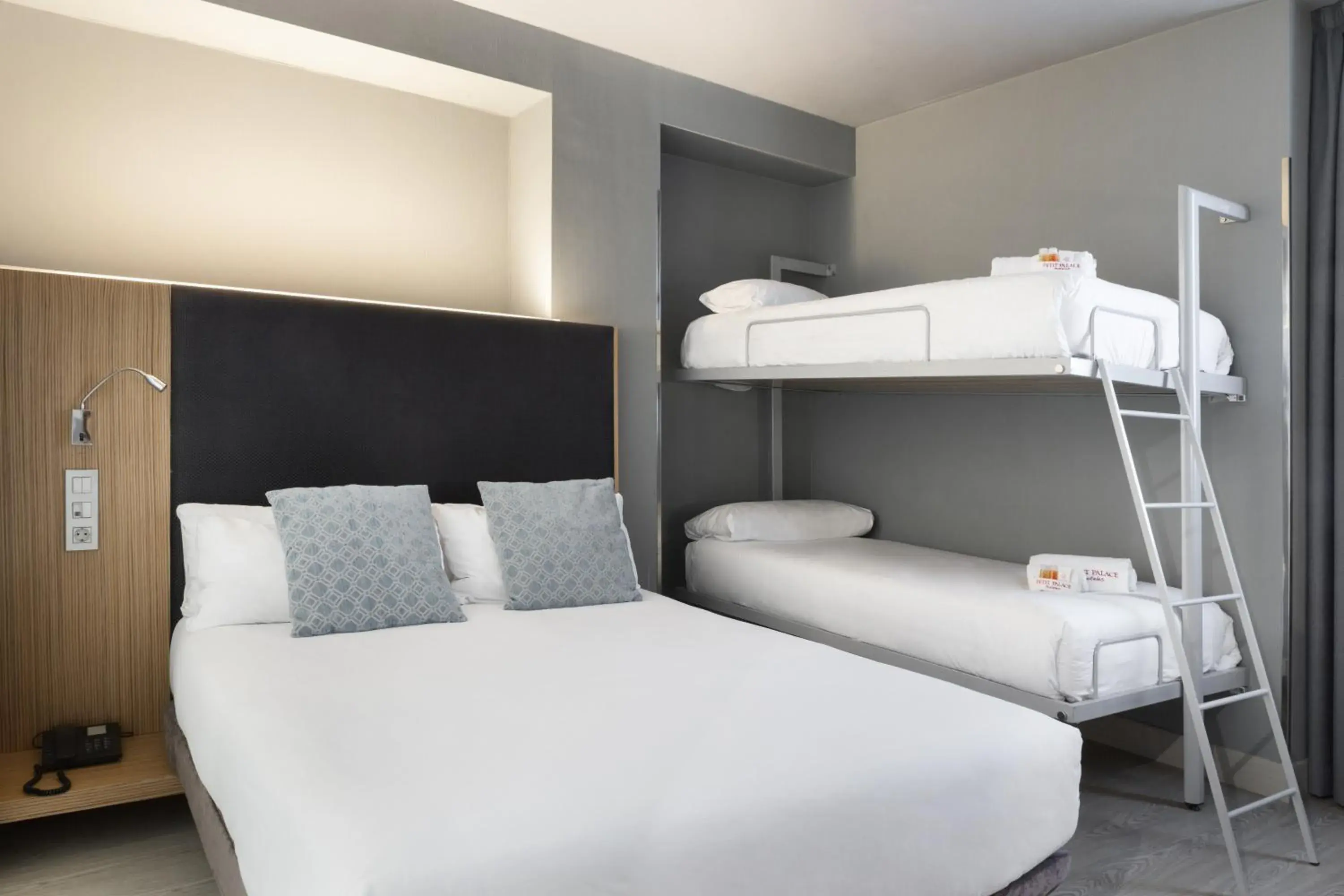 Bedroom, Bed in Petit Palace Alcalá Bedroom, Bed in Petit Palace Alcalá