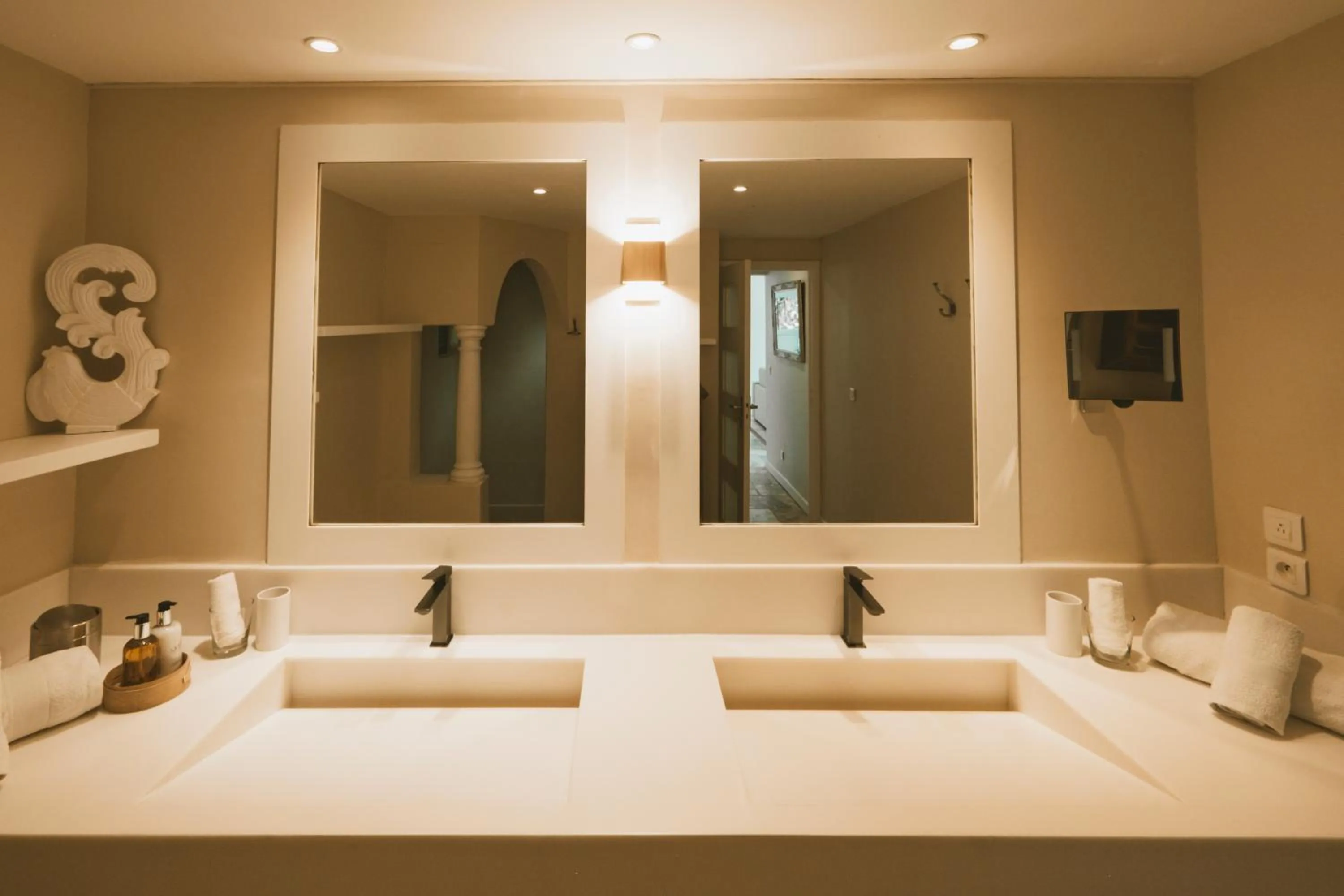 Bathroom, Bed in La Villa Hibiscus, Saint Martin