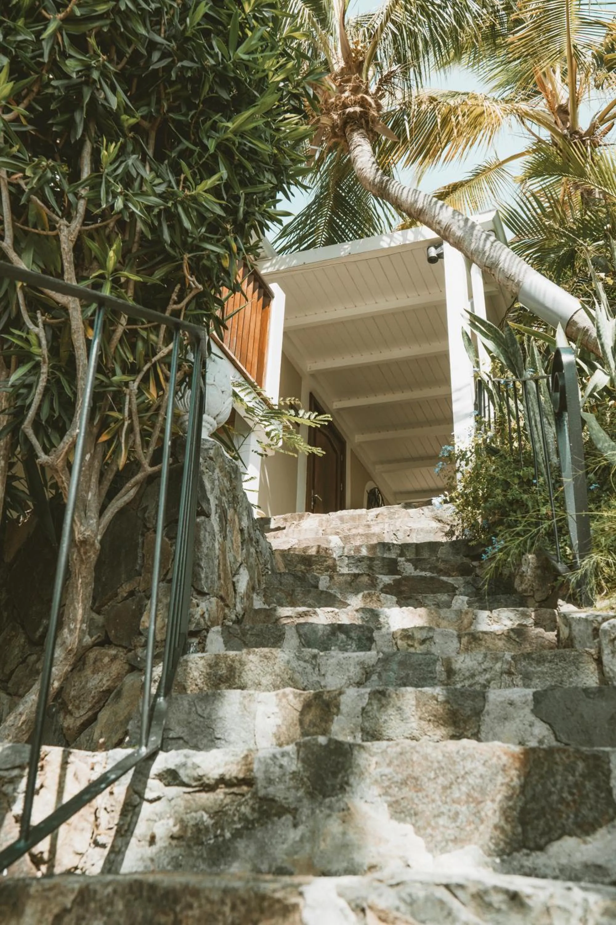 Text overlay in La Villa Hibiscus, Saint Martin