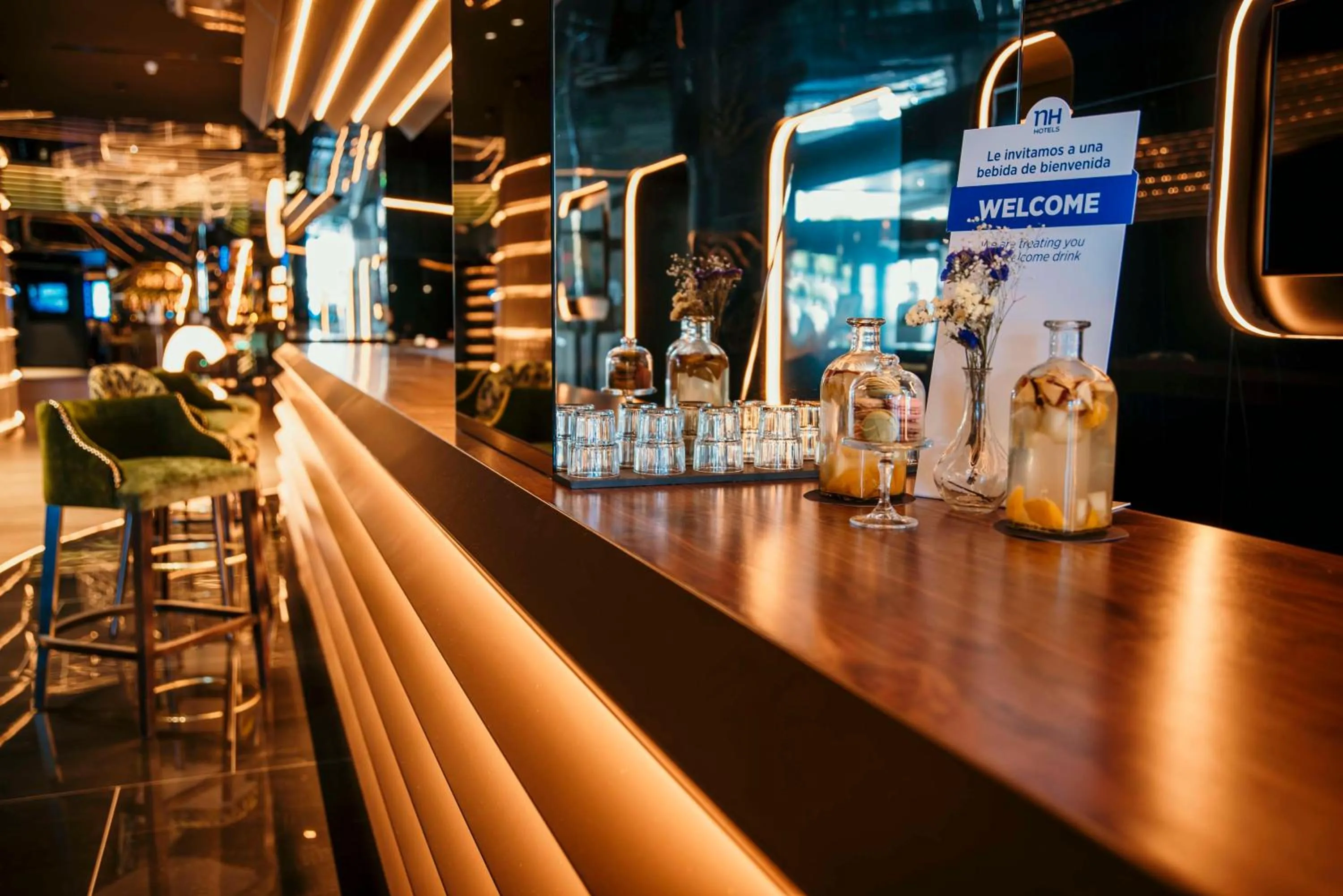 Lounge or bar in NH Gran Hotel Casino de Extremadura